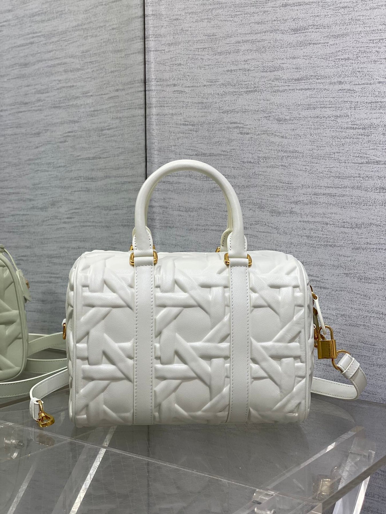 GROOVE 25 BAG IN WHITE MACROCANNAGE CALFSKIN WITH GOLD HARDWARE
