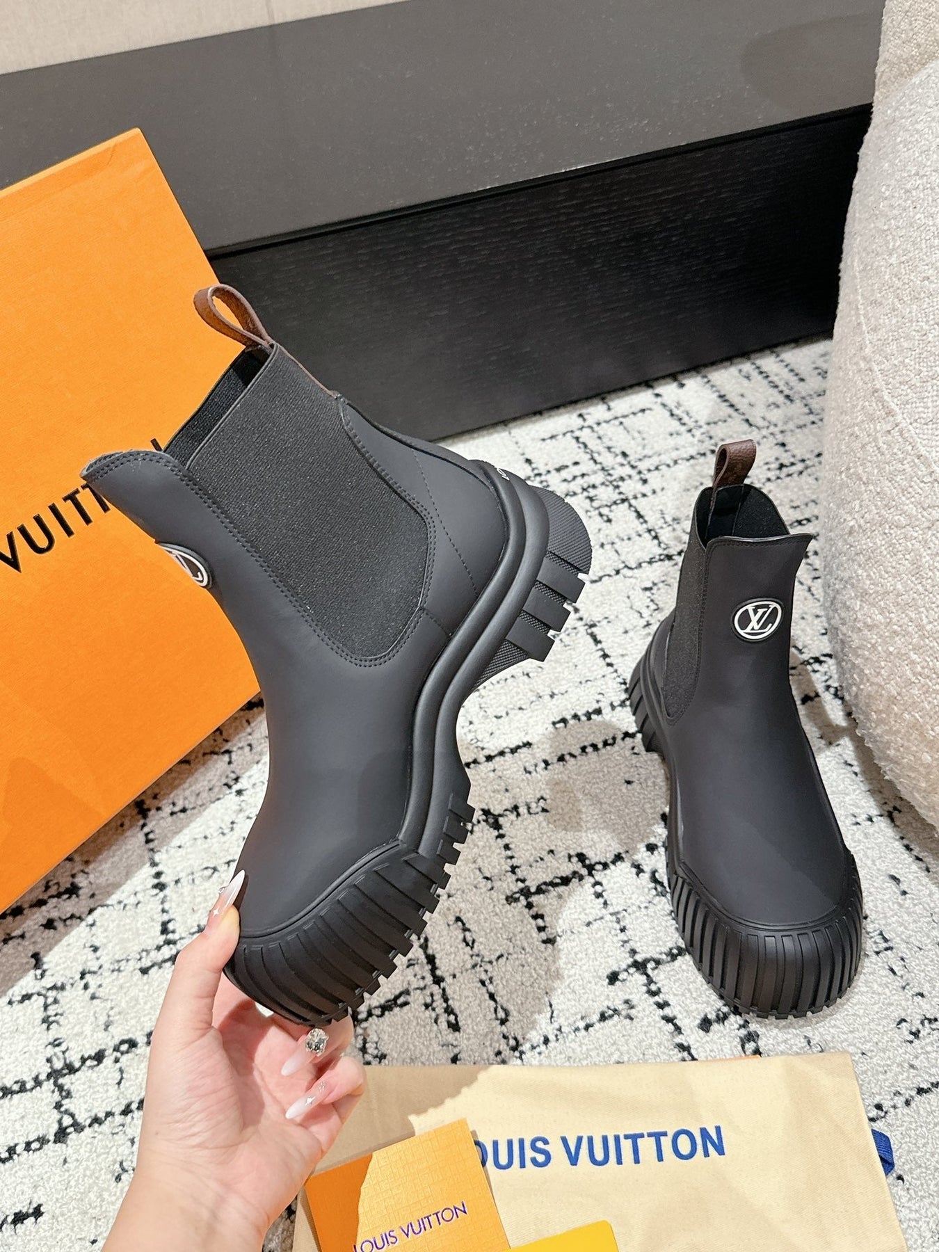 RUBY BOOTS IN BLACK CALFSKIN