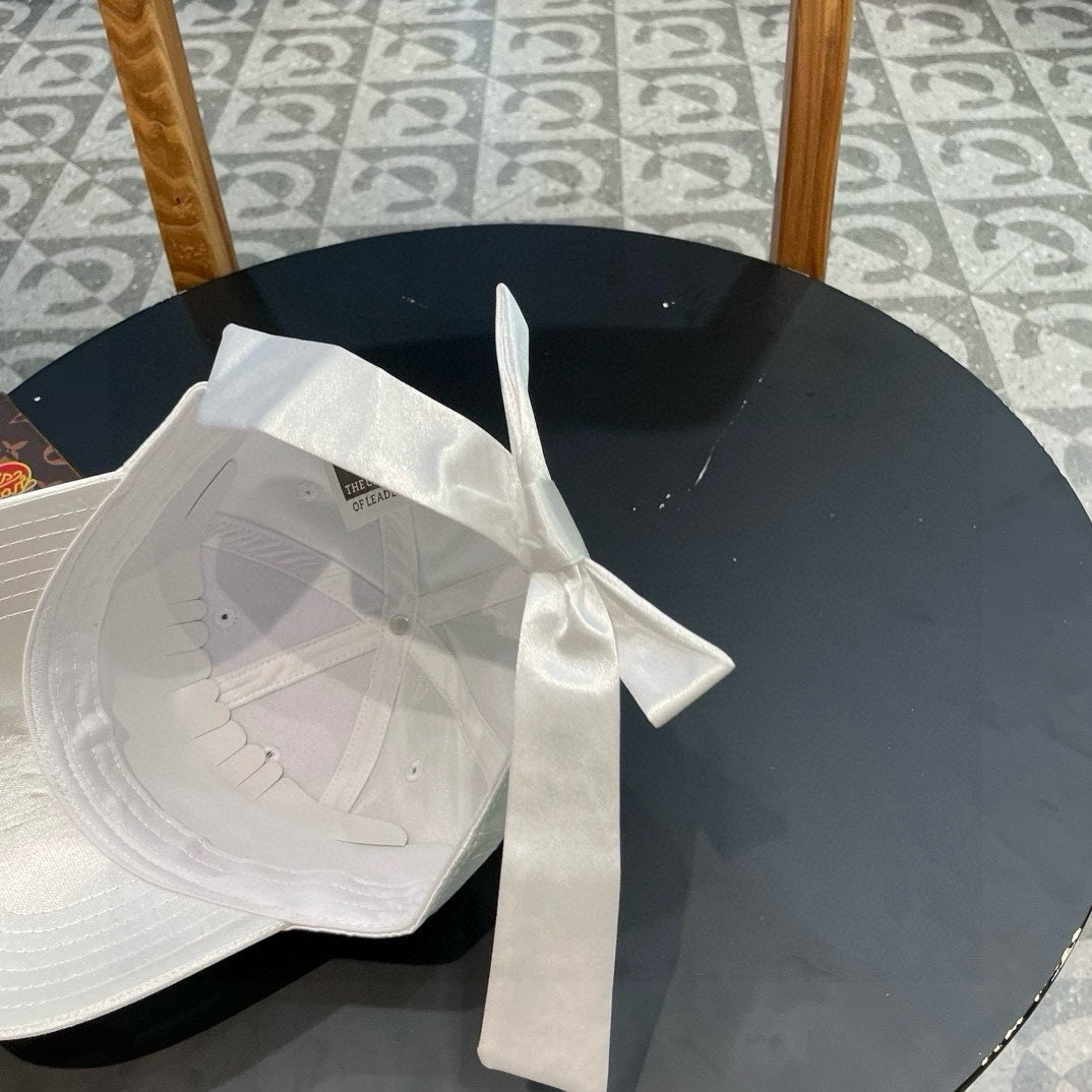 BASEBALL HAT IN PALE GRAY SILK SATIN 404863