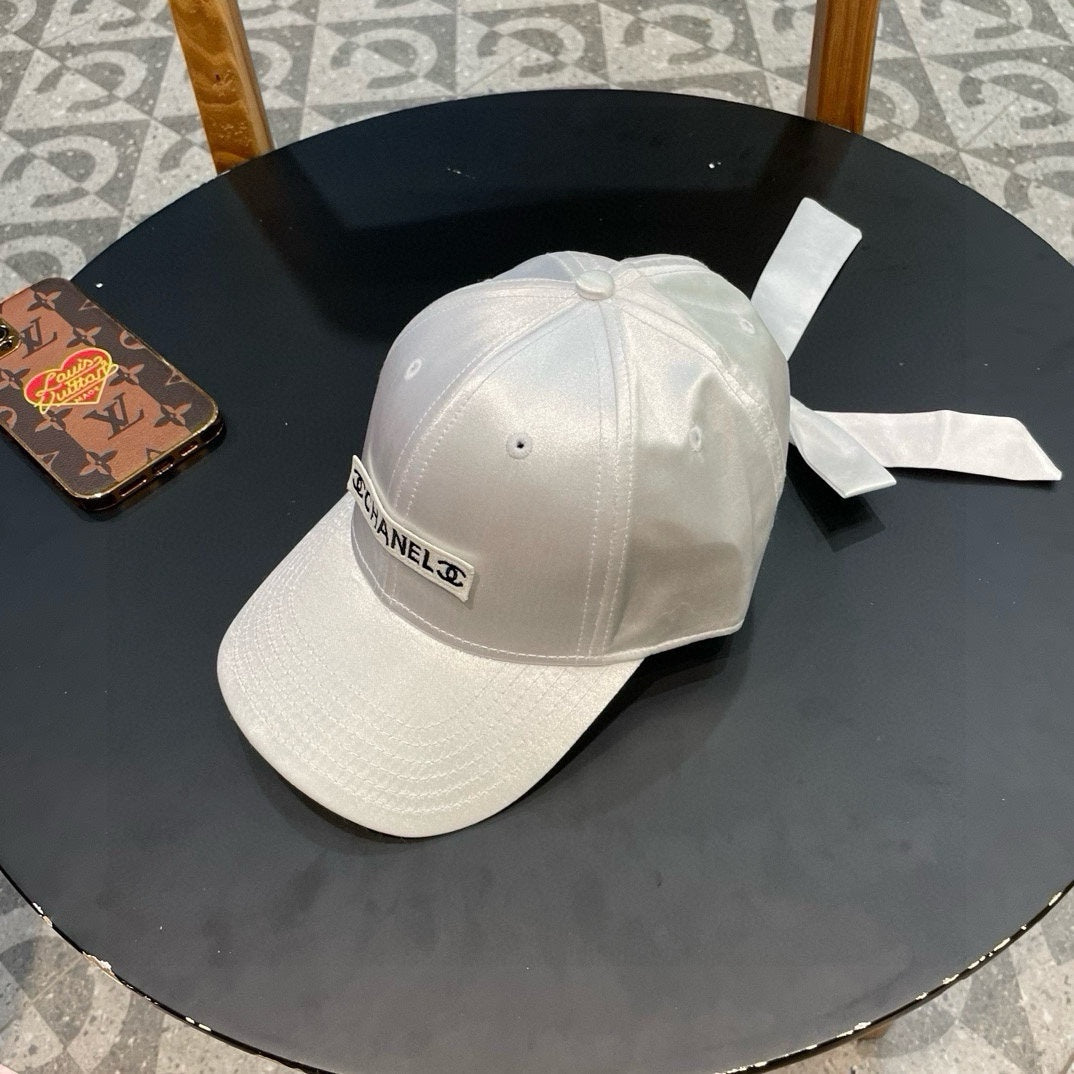 BASEBALL HAT IN PALE GRAY SILK SATIN 404863