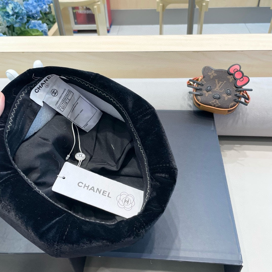 BERET HAT IN BLACK VELVET 413324