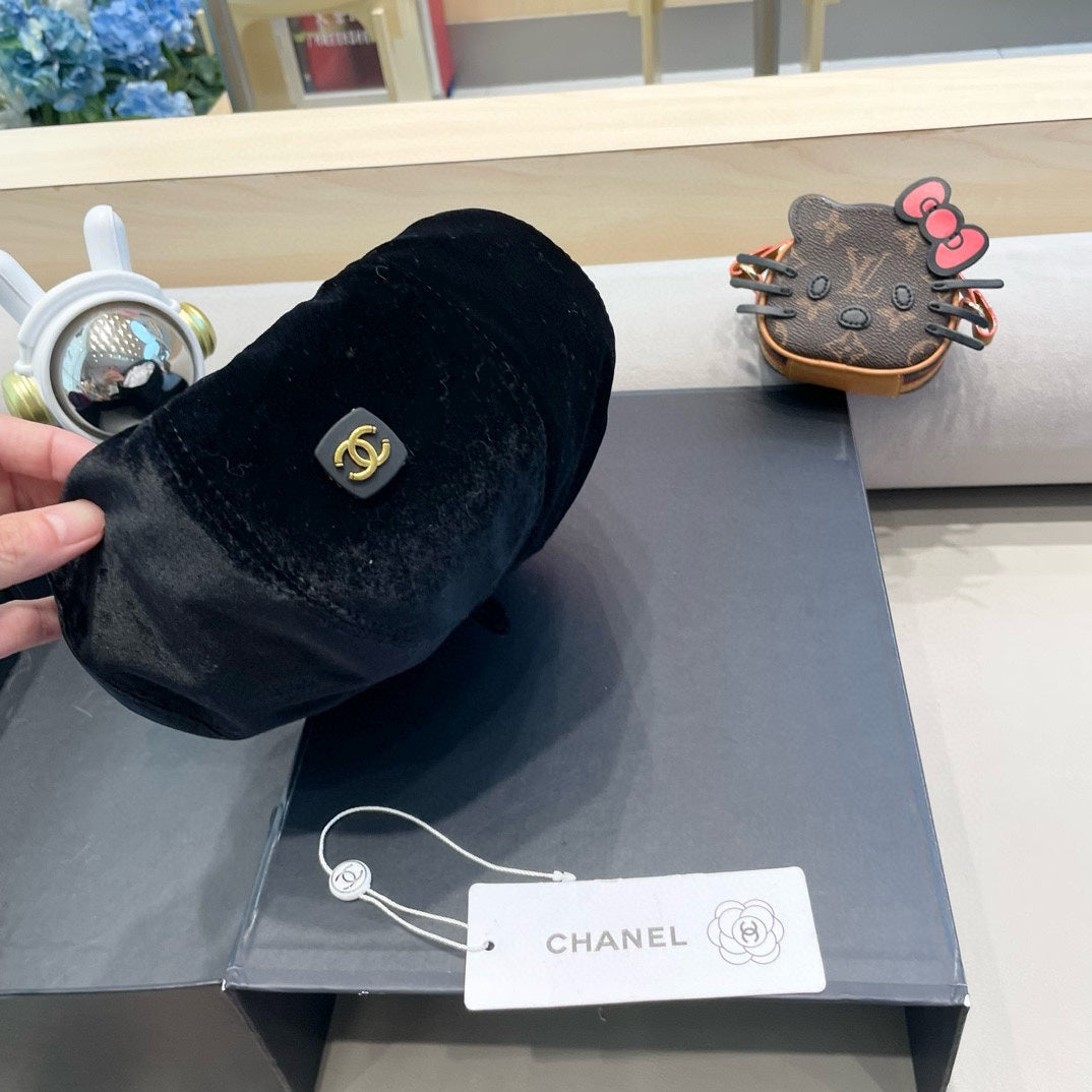 BERET HAT IN BLACK VELVET 413324