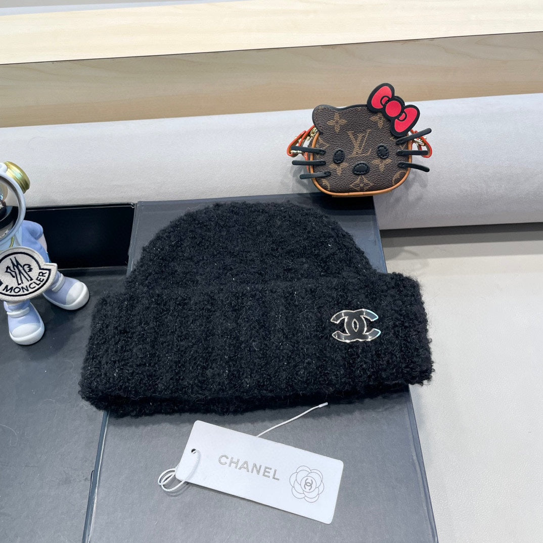 BEANIE HAT IN BLACK WOOL 413326