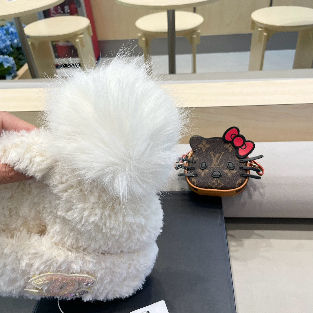 BEANIE HAT IN WHITE SOLF FLEECE 419714