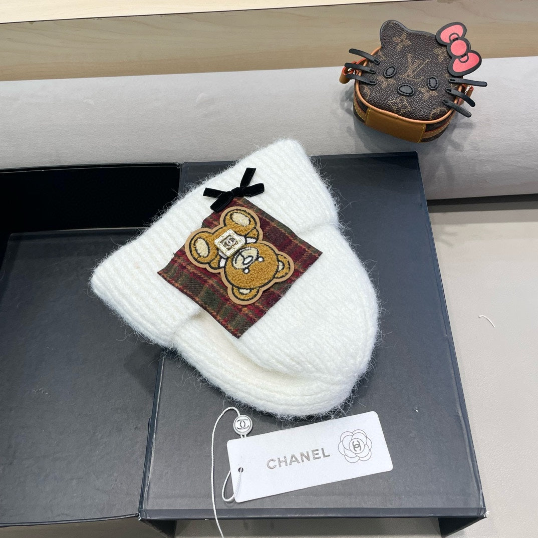 BEANIE HAT IN WHITE WOOL WITH BOW 421253