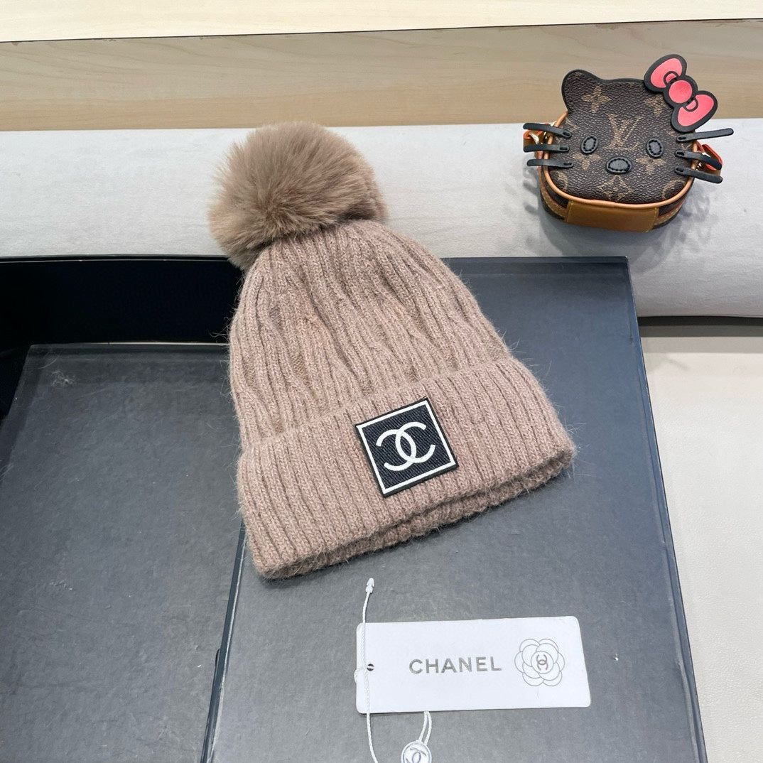 BEANIE HAT IN LIGHT BROWN WOOL 422175