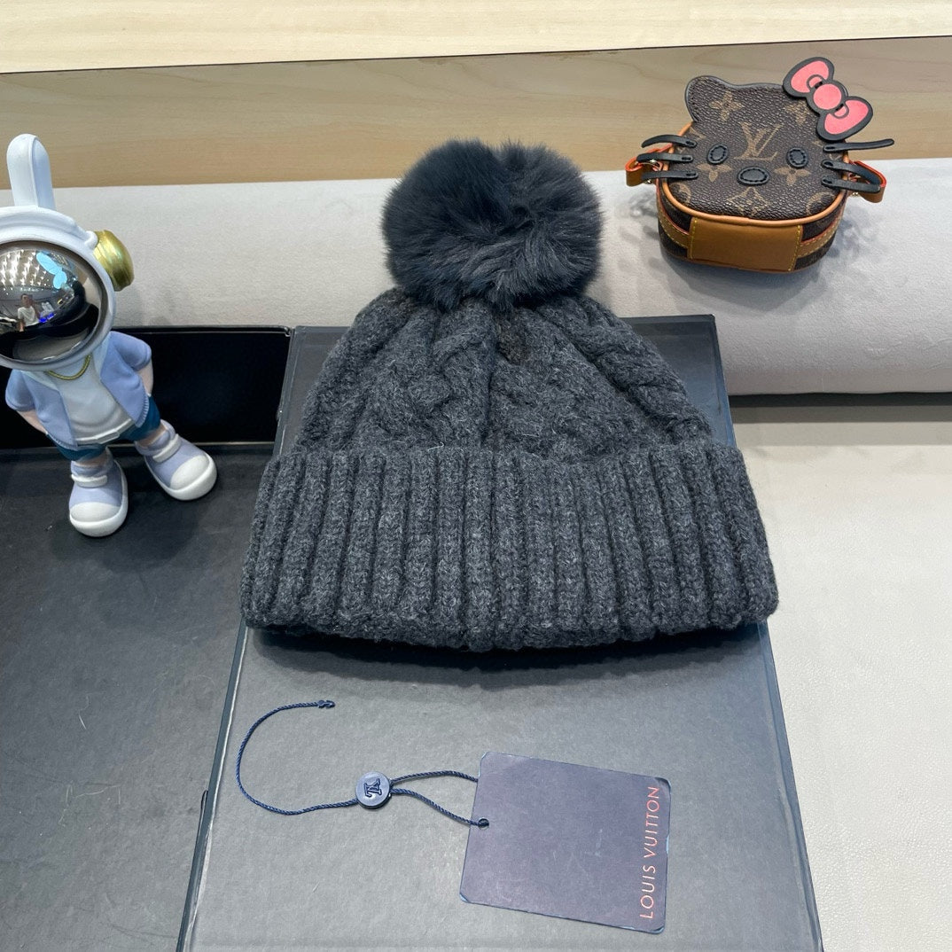 KNITTED BEANIE HAT IN BLACK WOOL AND LAMB FUR 430044