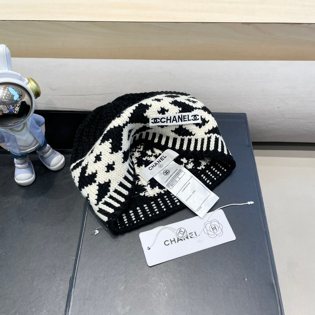 BEANIE HAT IN BLACK MIX WHITE WOOL 431698