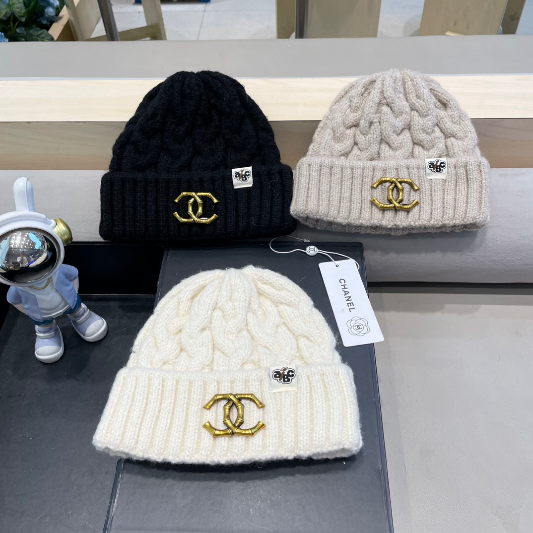 BEANIE HAT IN WHITE WOOL 431705