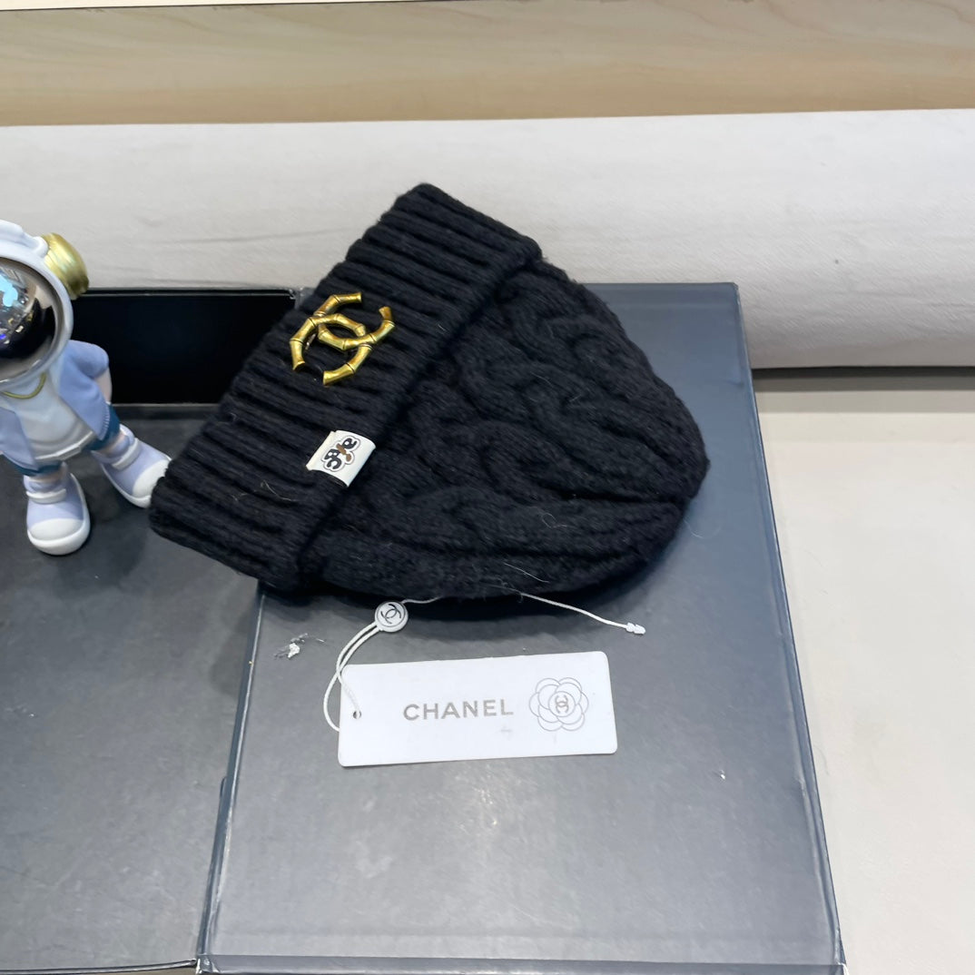 BEANIE HAT IN BLACK WOOL 431707