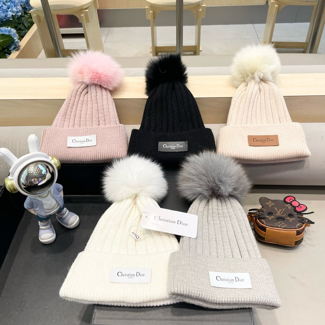 KNITTED BEANIE HAT IN BLACK WOOL AND FOX FUR 435035