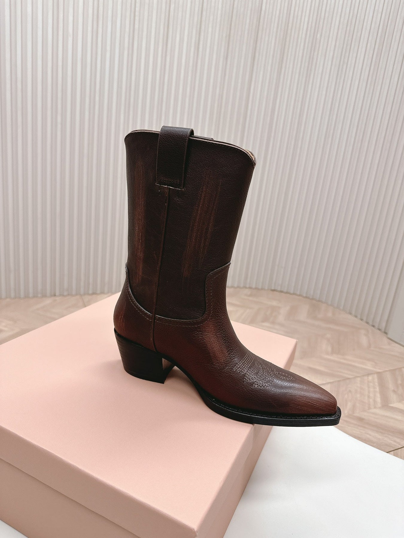 POINTED TOE BOOTS IN COCOA BROWN CALFSKIN
