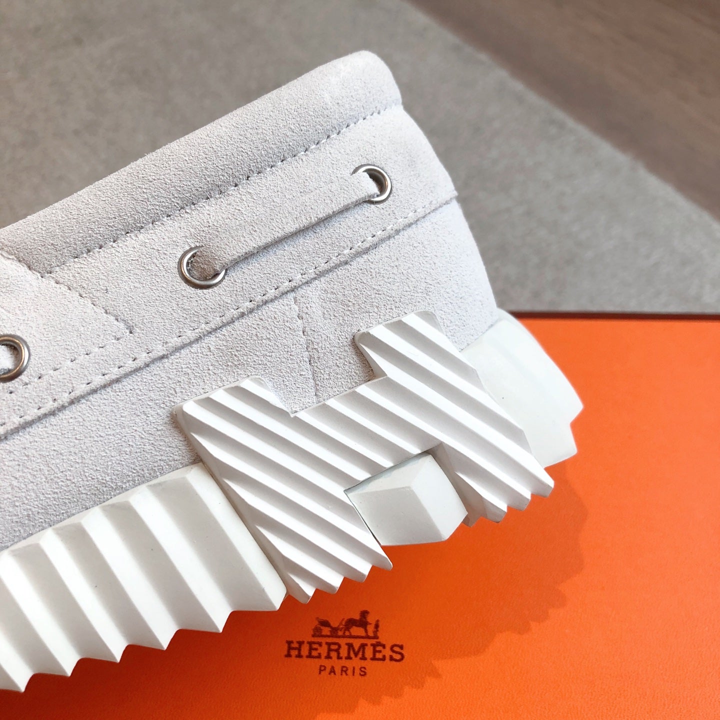 KETCH SNEAKER IN PALE GRAY SUEDE