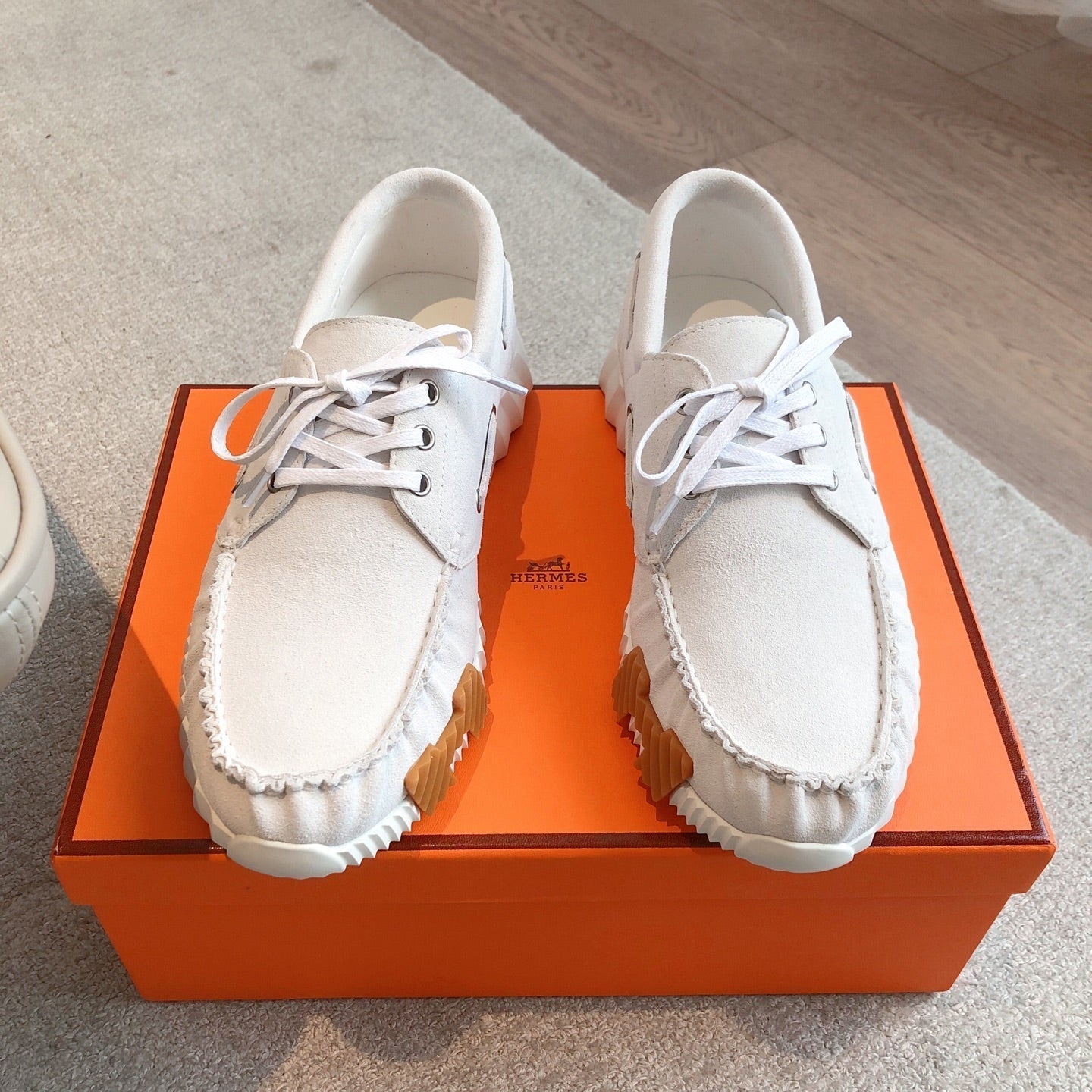 KETCH SNEAKER IN PALE GRAY SUEDE