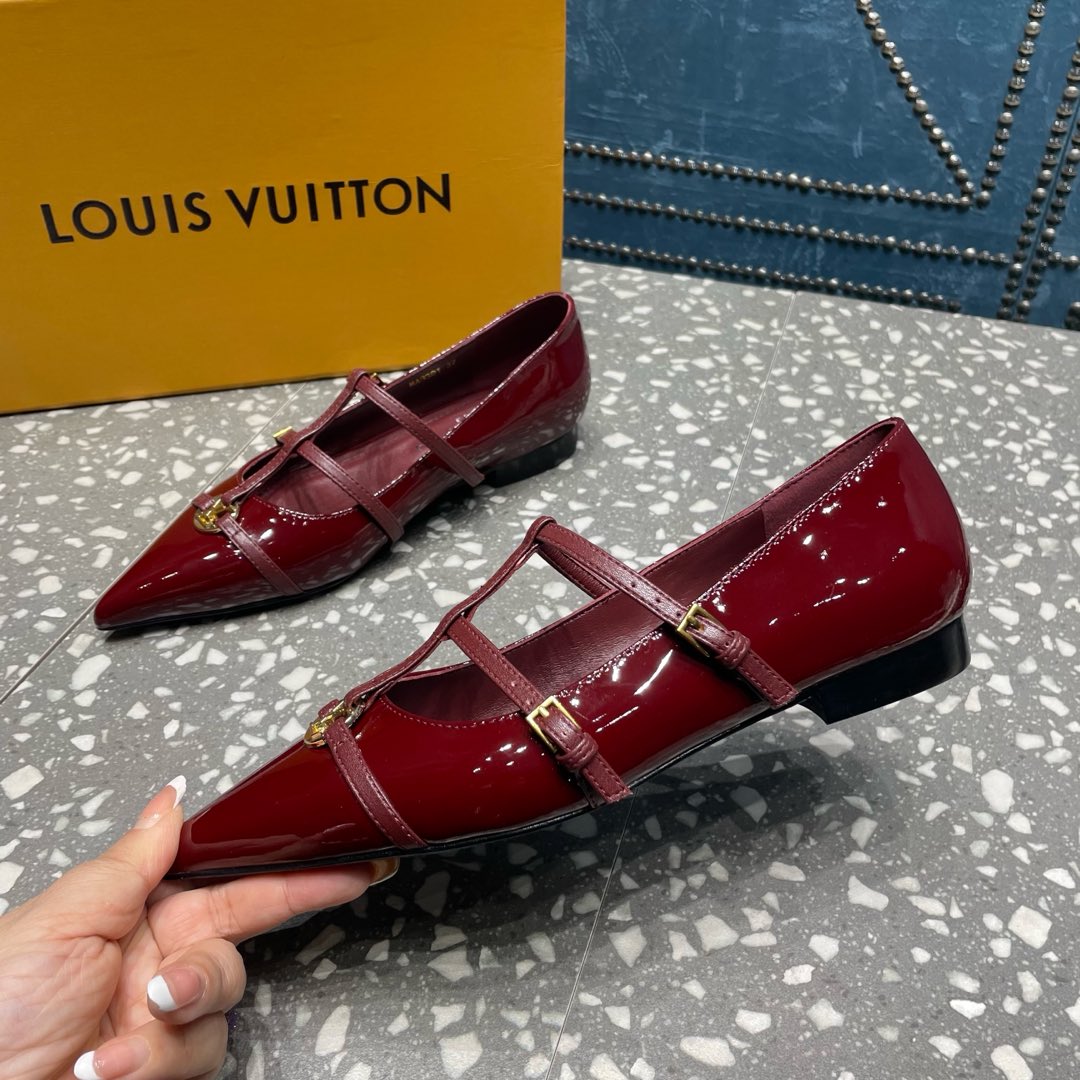POINTED FLAT SHOES IN BURGUNDY RED CALFSKIN