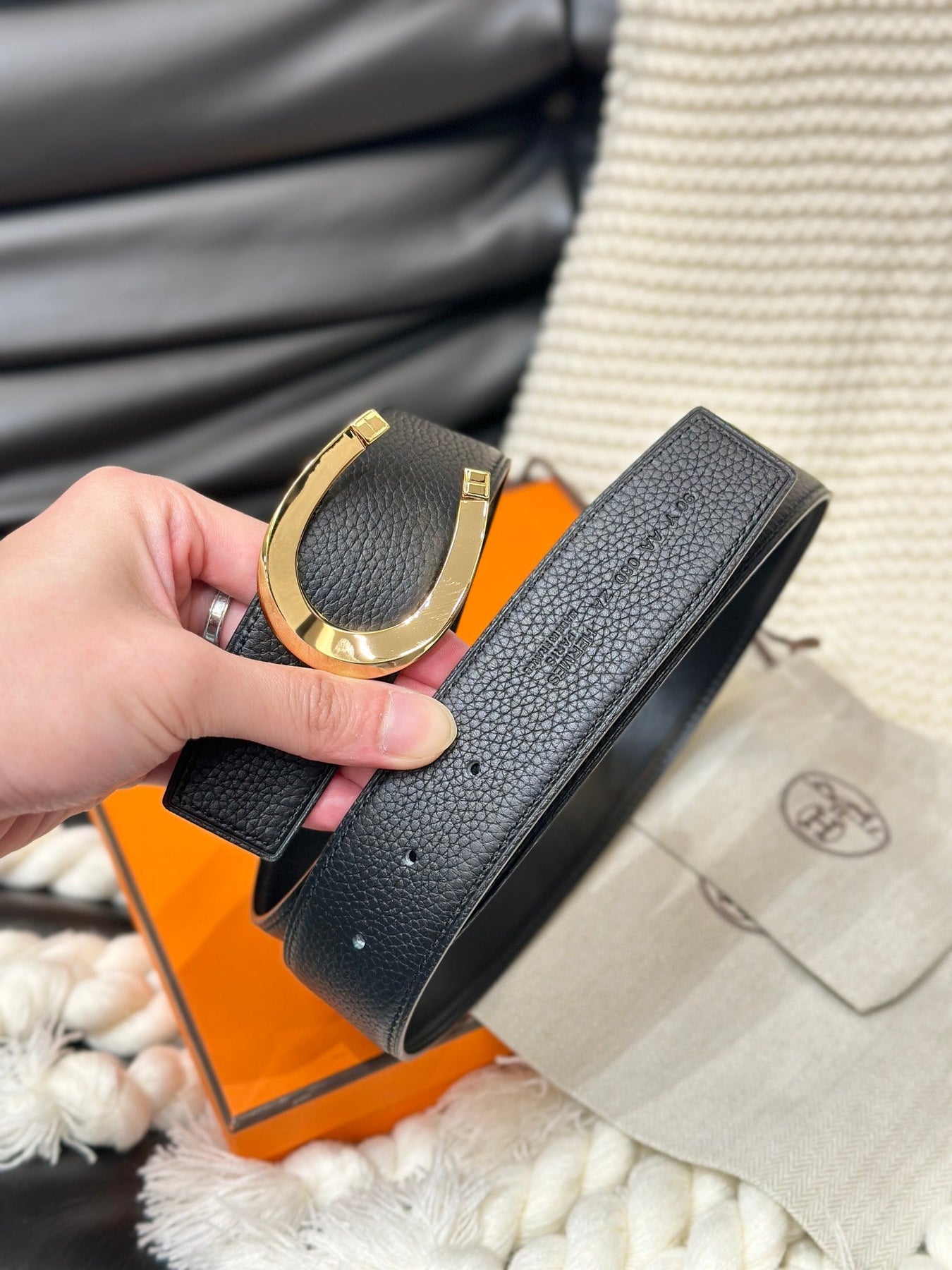 HM LUCK BELT GOLD BUCKLE & REVERSIBLE BLACK LEATHER STRAP 38MM