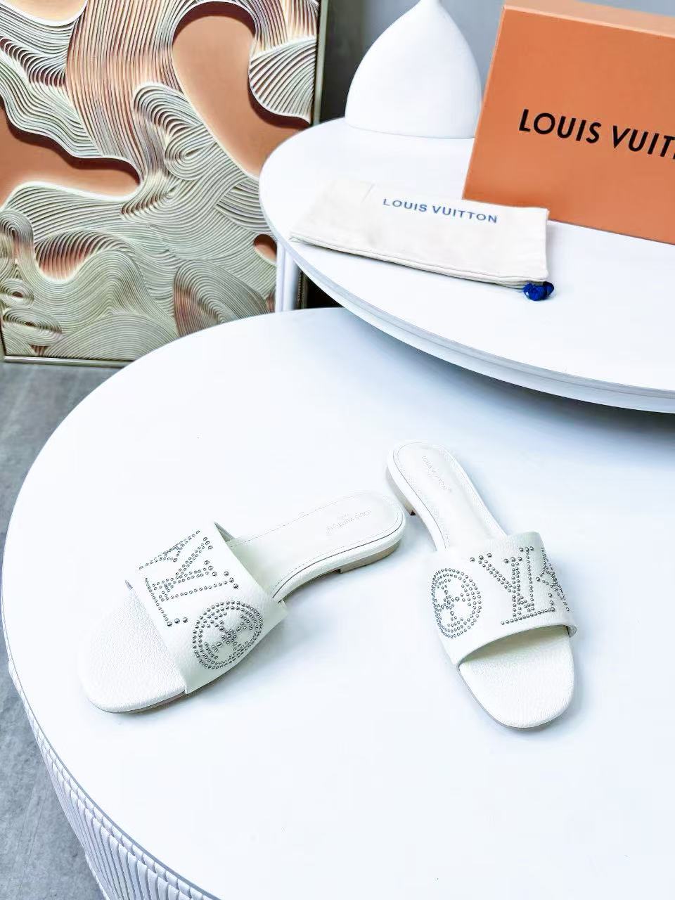 FLAT SLIDE IN WHITE LAMBSKIN WITH RHINSTONES