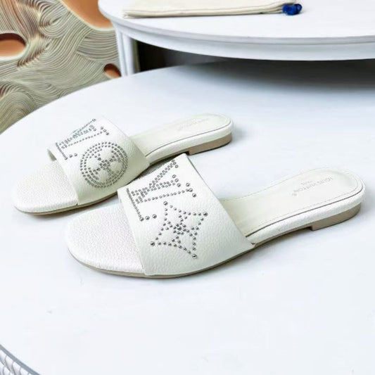 FLAT SLIDE IN WHITE LAMBSKIN WITH RHINSTONES
