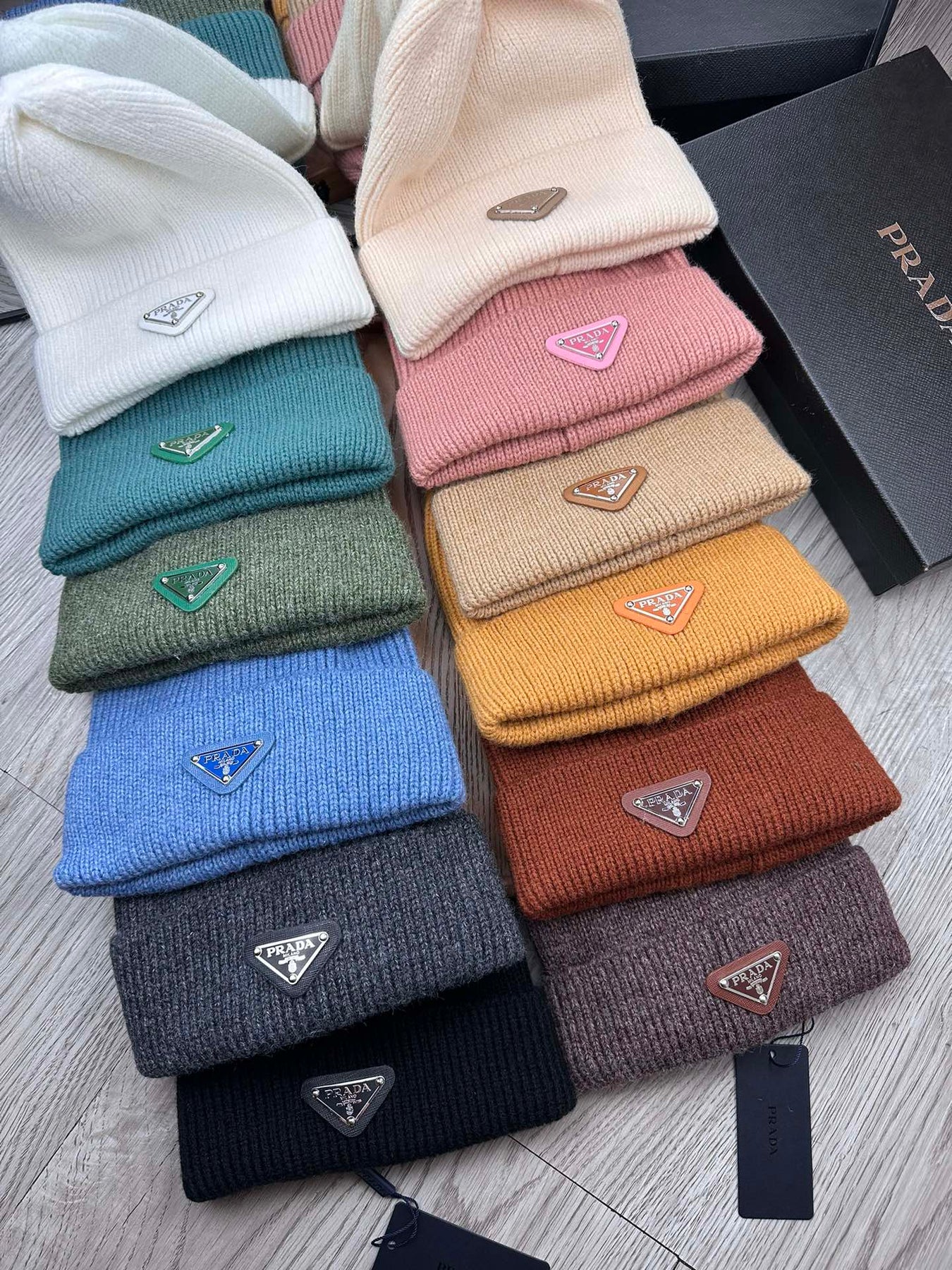 BEANIE HAT IN BLACK WOOL 332393