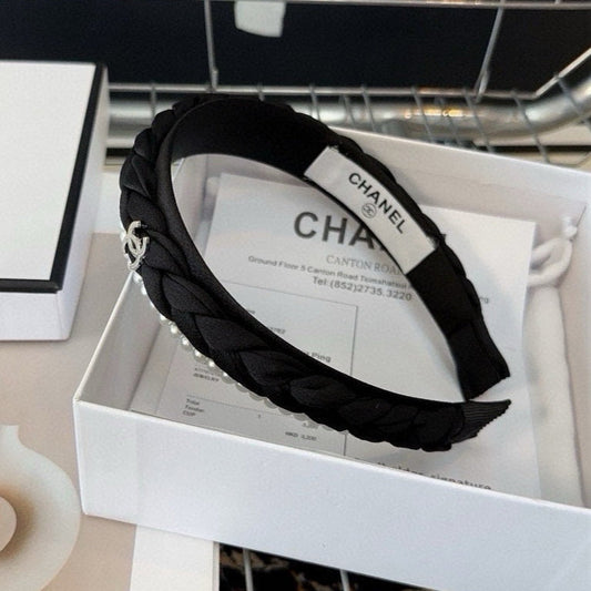 BLACK FABRIC HAIRBAND WITH PEARL CHAIN 412528