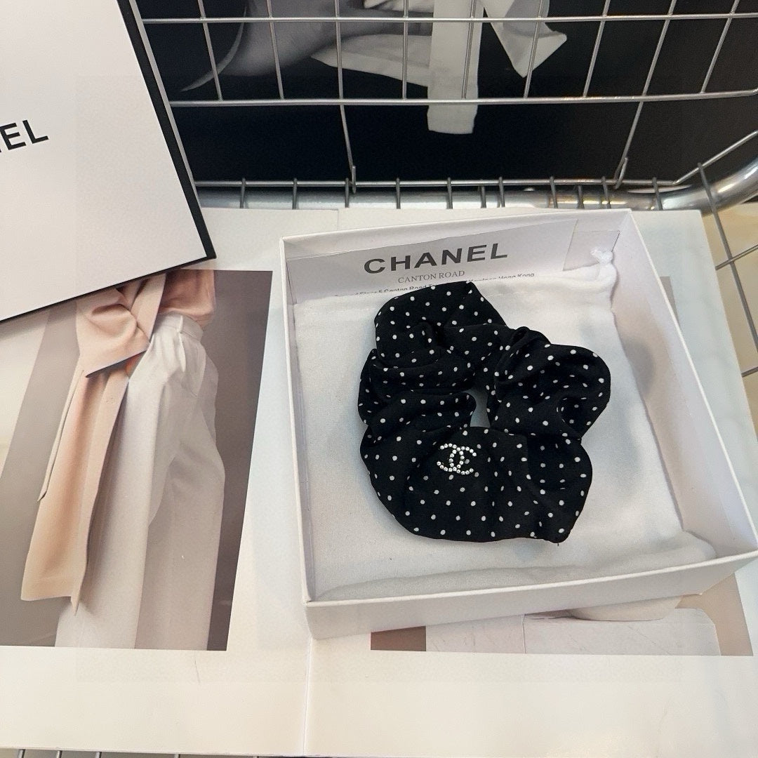 BLACK DOT FABRIC SCRUNCHIE 418926