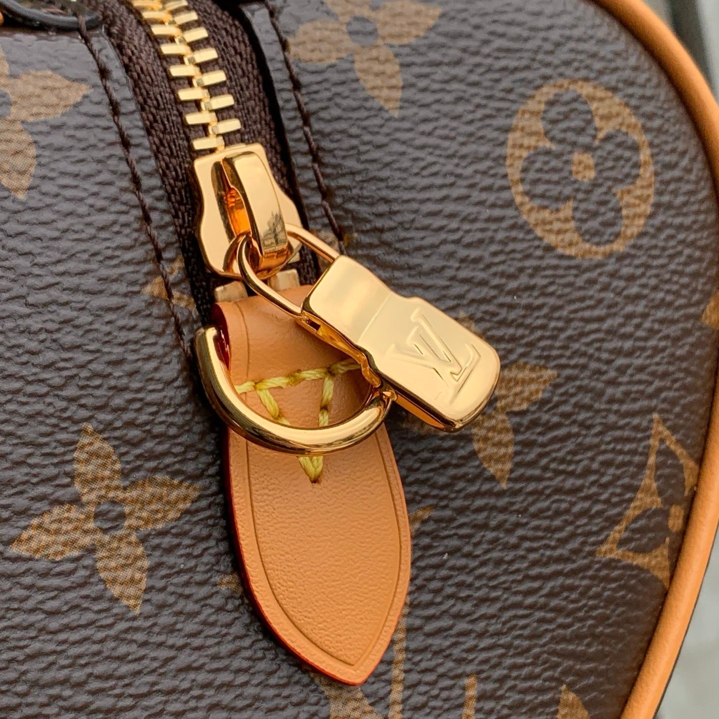 NANO SPEEDY DATING 18 IN BROWN COATED CANVAS GOLD HARDWARE