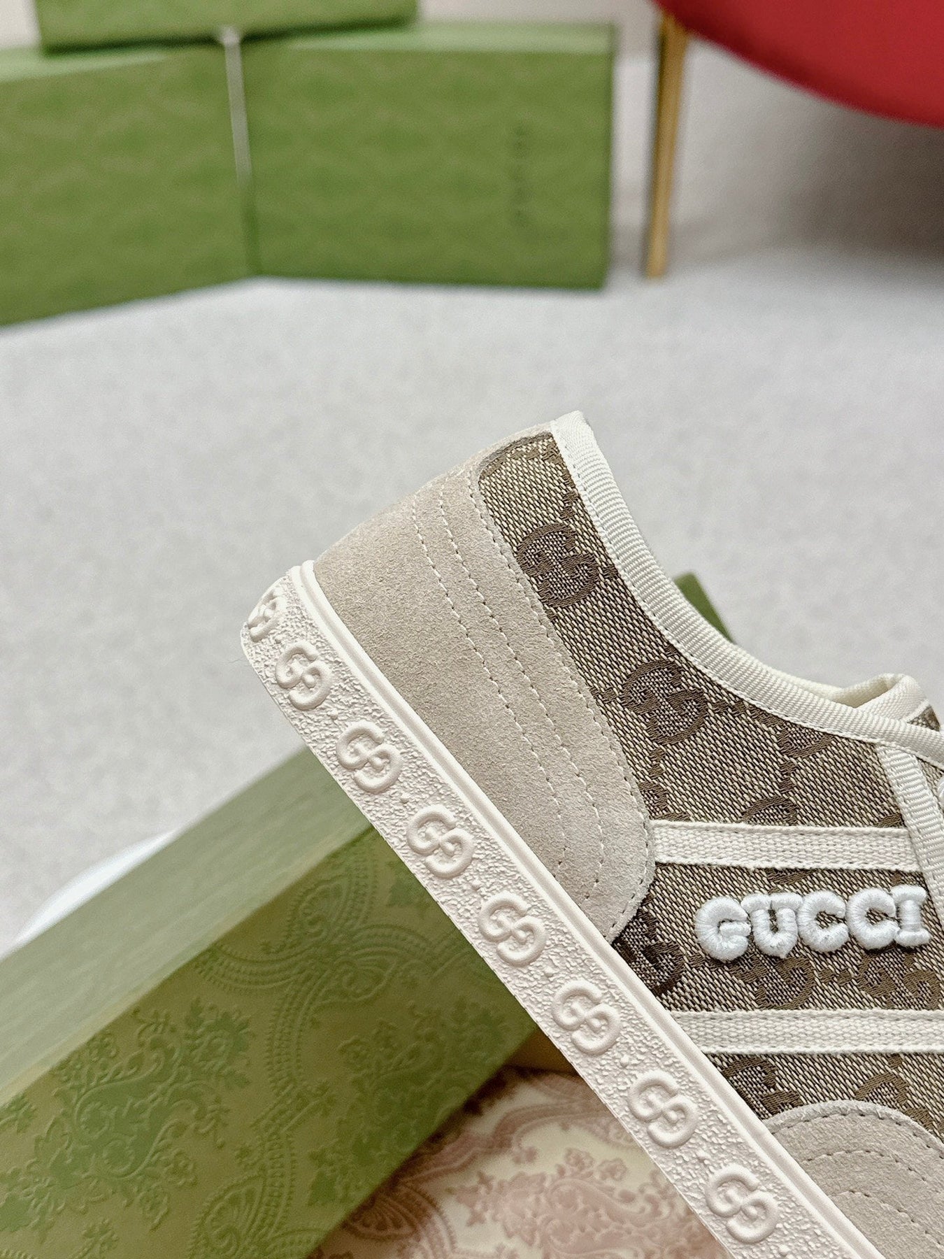 GG TRAINER SCALLOPED TOE LIGHT GRAY DENIM