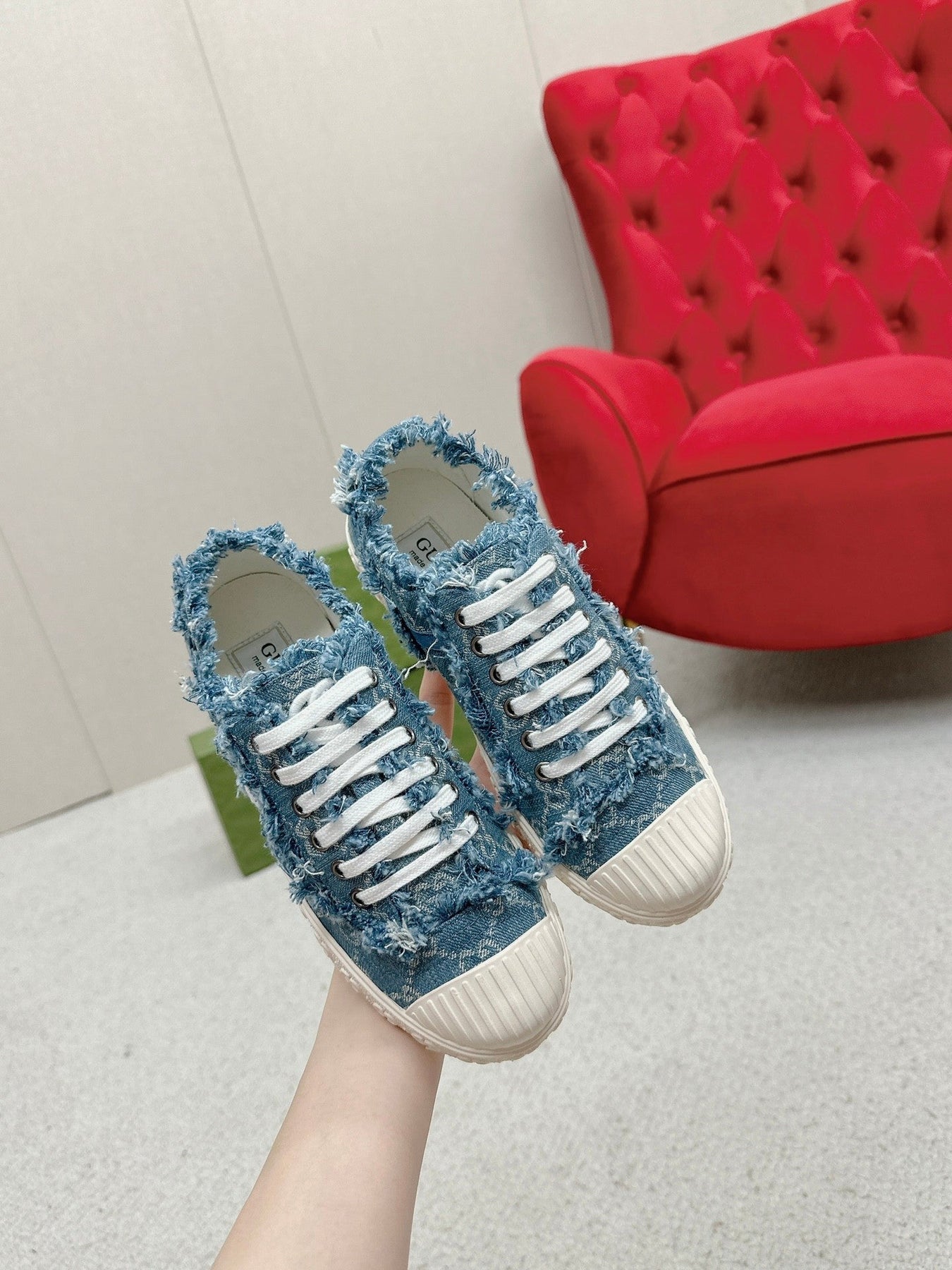 GG TRAINER SCALLOPED TOE BLUE DENIM