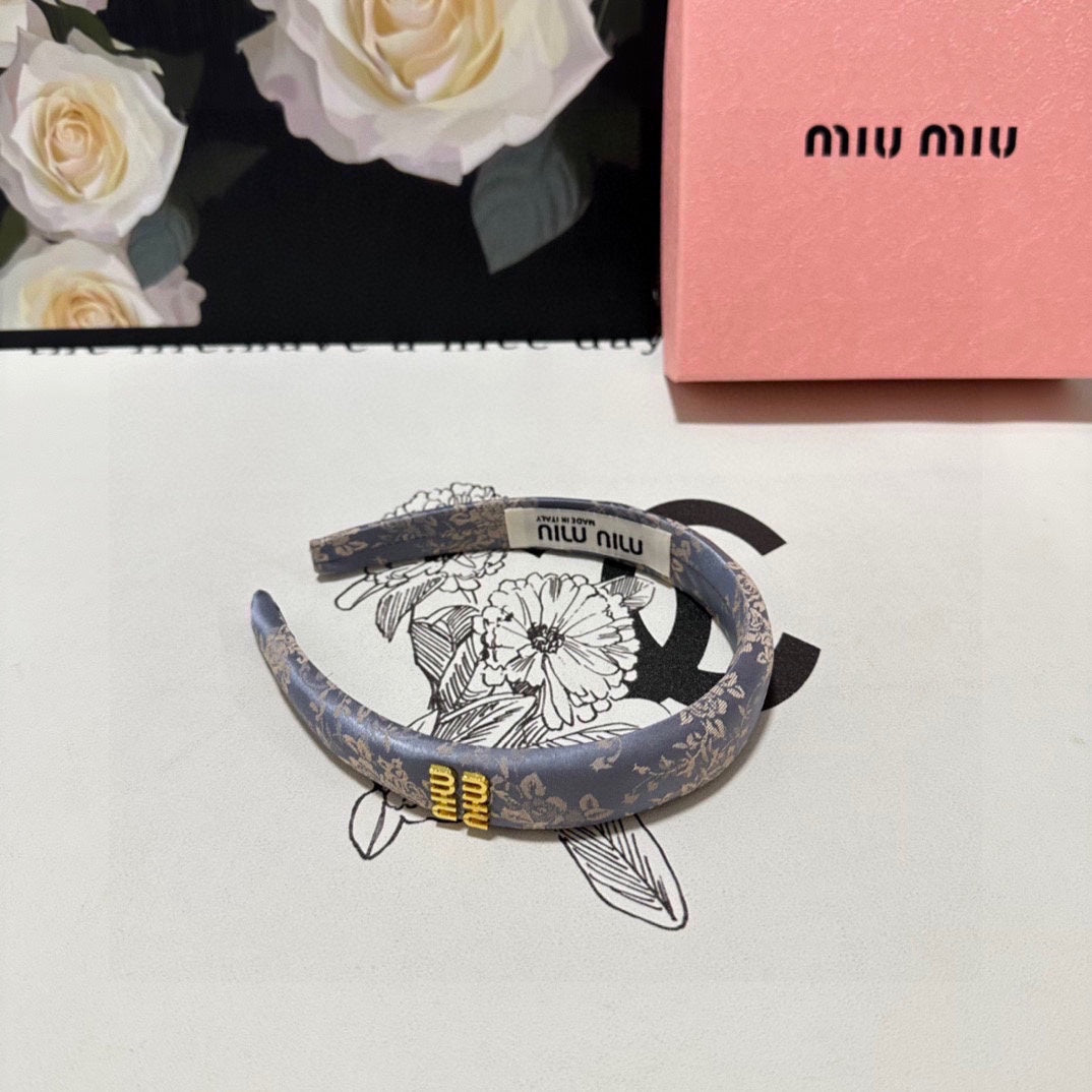 HEADBAND WITH GARNITURE PRINT IN LAVENDER GRAY SILK 432824