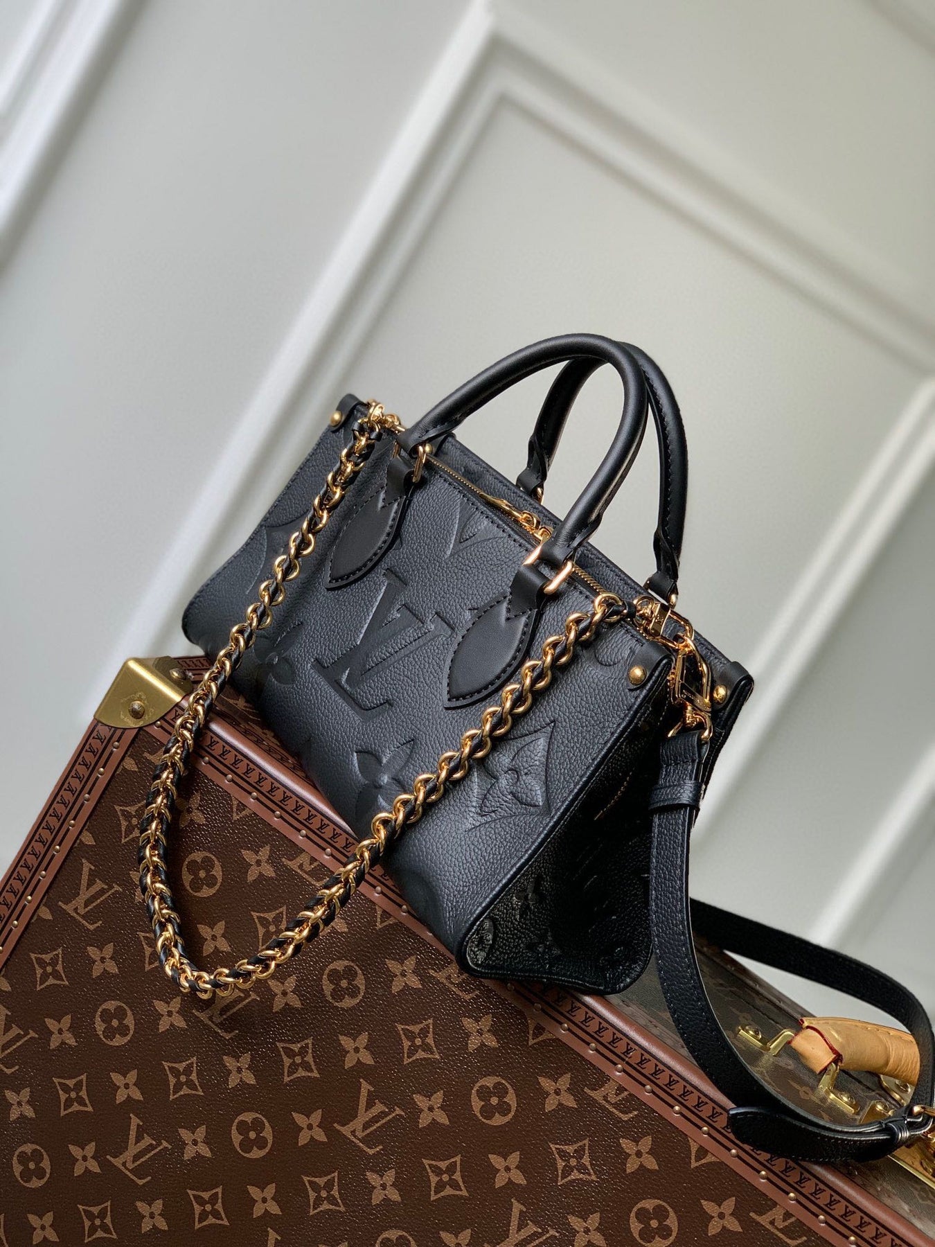 ONTHEGO EAST WEST BAG 25 IN BLACK MONOGRAM EMBOSSED COWHIDE