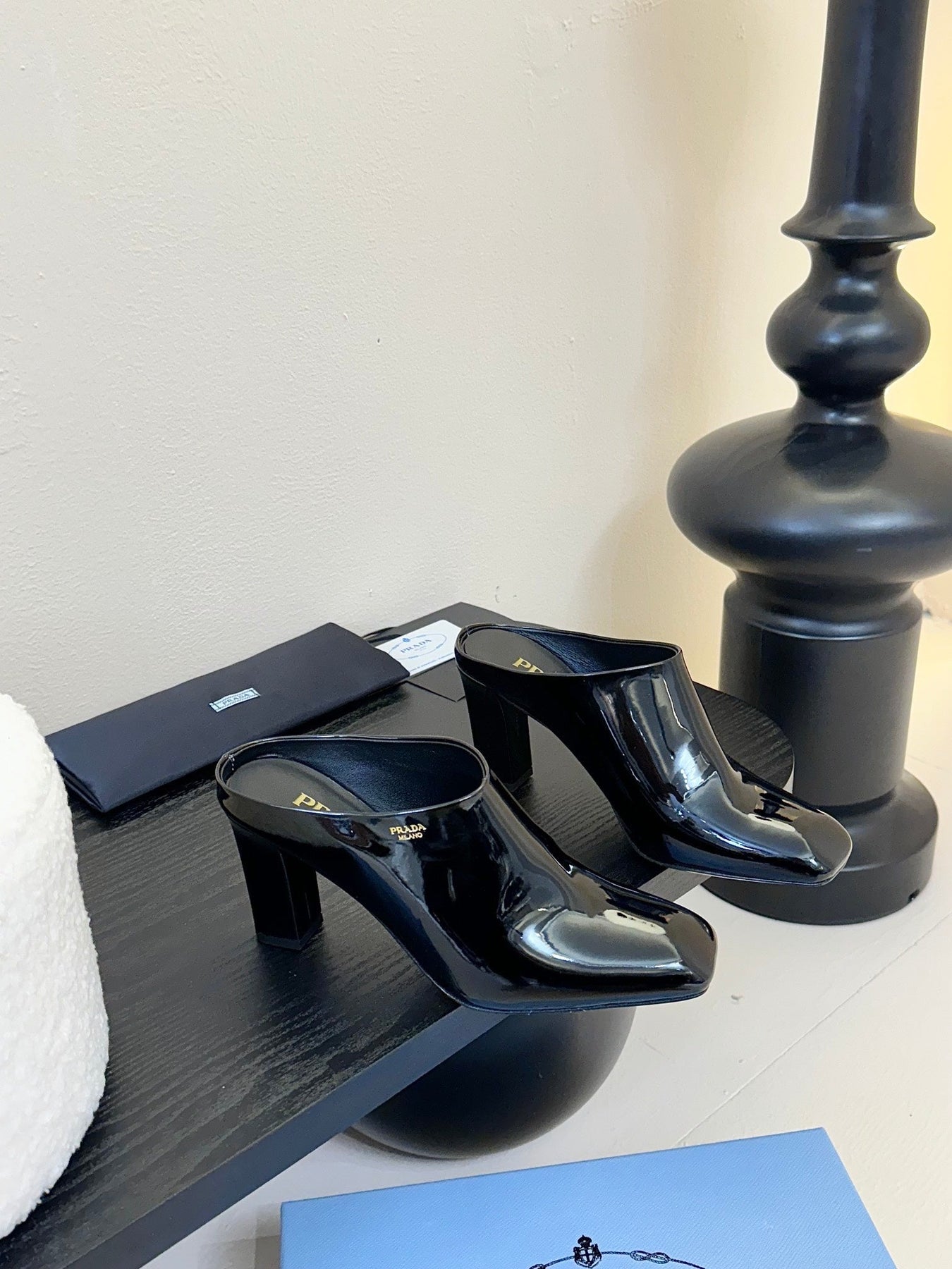 HIGH HEEL MULES WITH GOLD LETTERING LOGO IN BLACK GLOSSY CALFSKIN