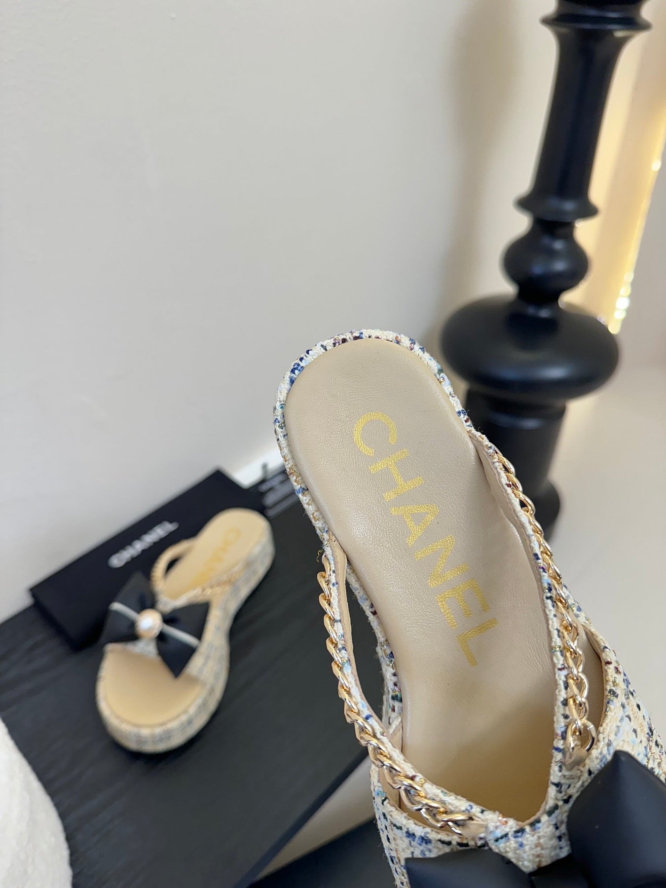 PLATFORM FLIP-FLOPS IN BEIGE TWEED FABRIC