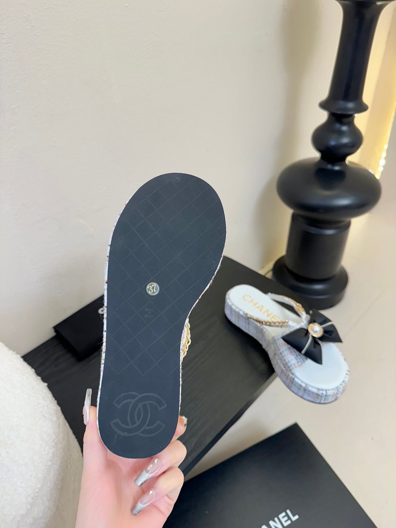 PLATFORM FLIP-FLOPS IN WHITE TWEED FABRIC