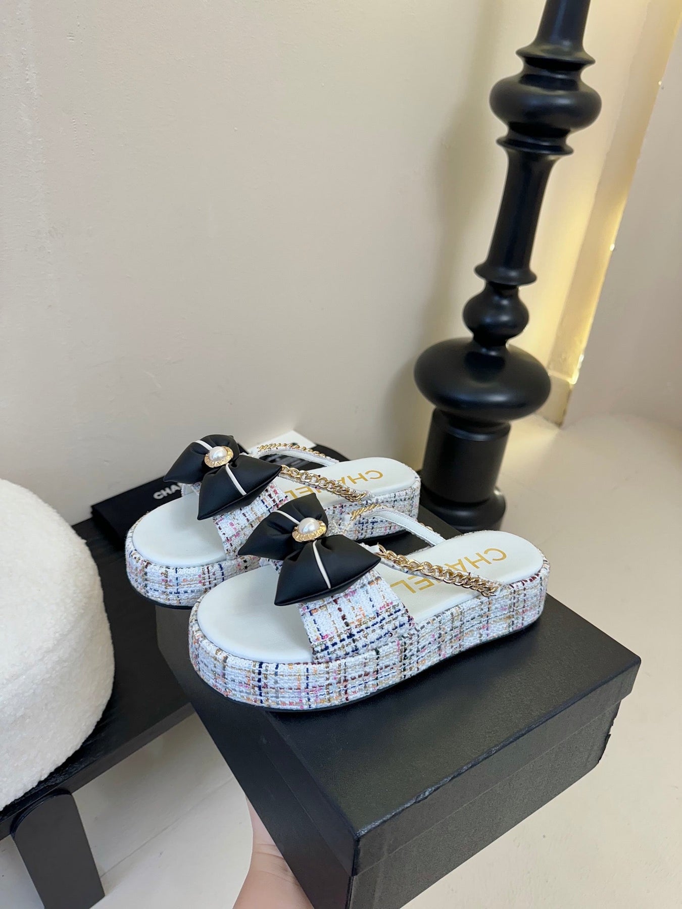 PLATFORM FLIP-FLOPS IN WHITE TWEED FABRIC