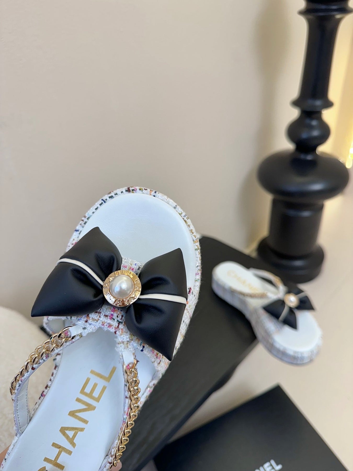 PLATFORM FLIP-FLOPS IN WHITE TWEED FABRIC