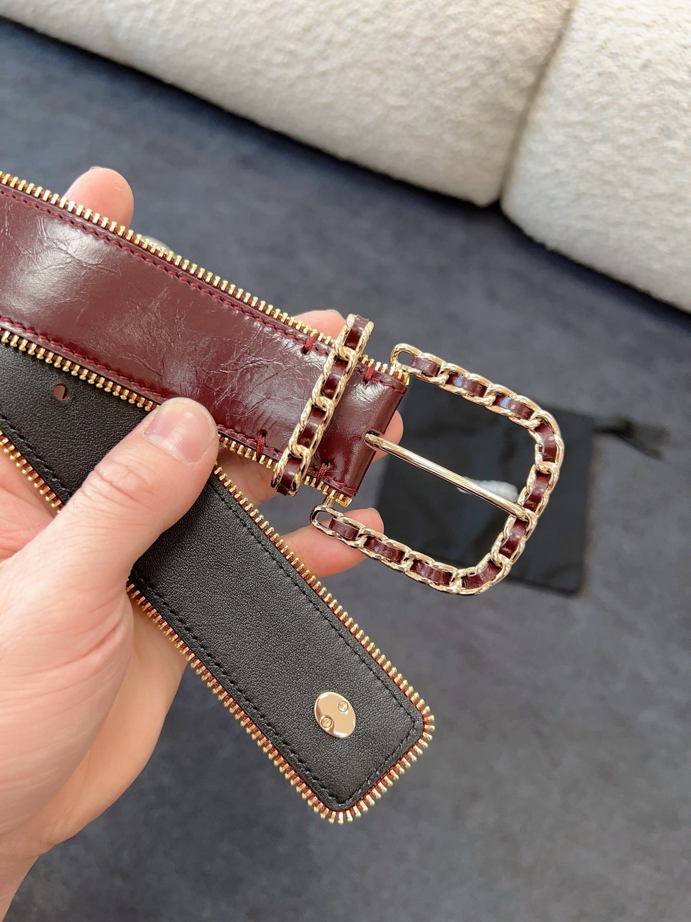 BELT 40MM IN WINE RED CALFSKIN WITH INTERWOVEN CHAIN BUCKLE ZIPPER IN TRIM GOLD HARDWARE