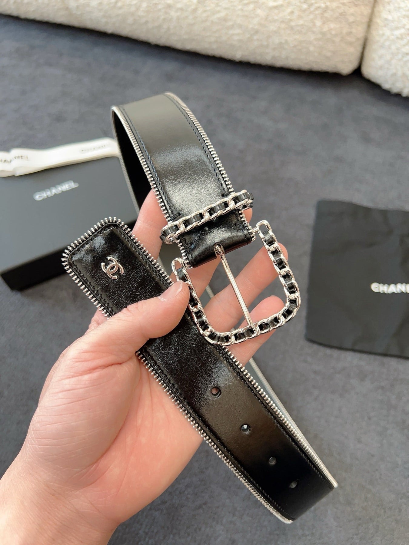BELT 40MM IN BLACK CALFSKIN WITH INTERWOVEN CHAIN BUCKLE ZIPPER IN TRIM SILVER HARDWARE