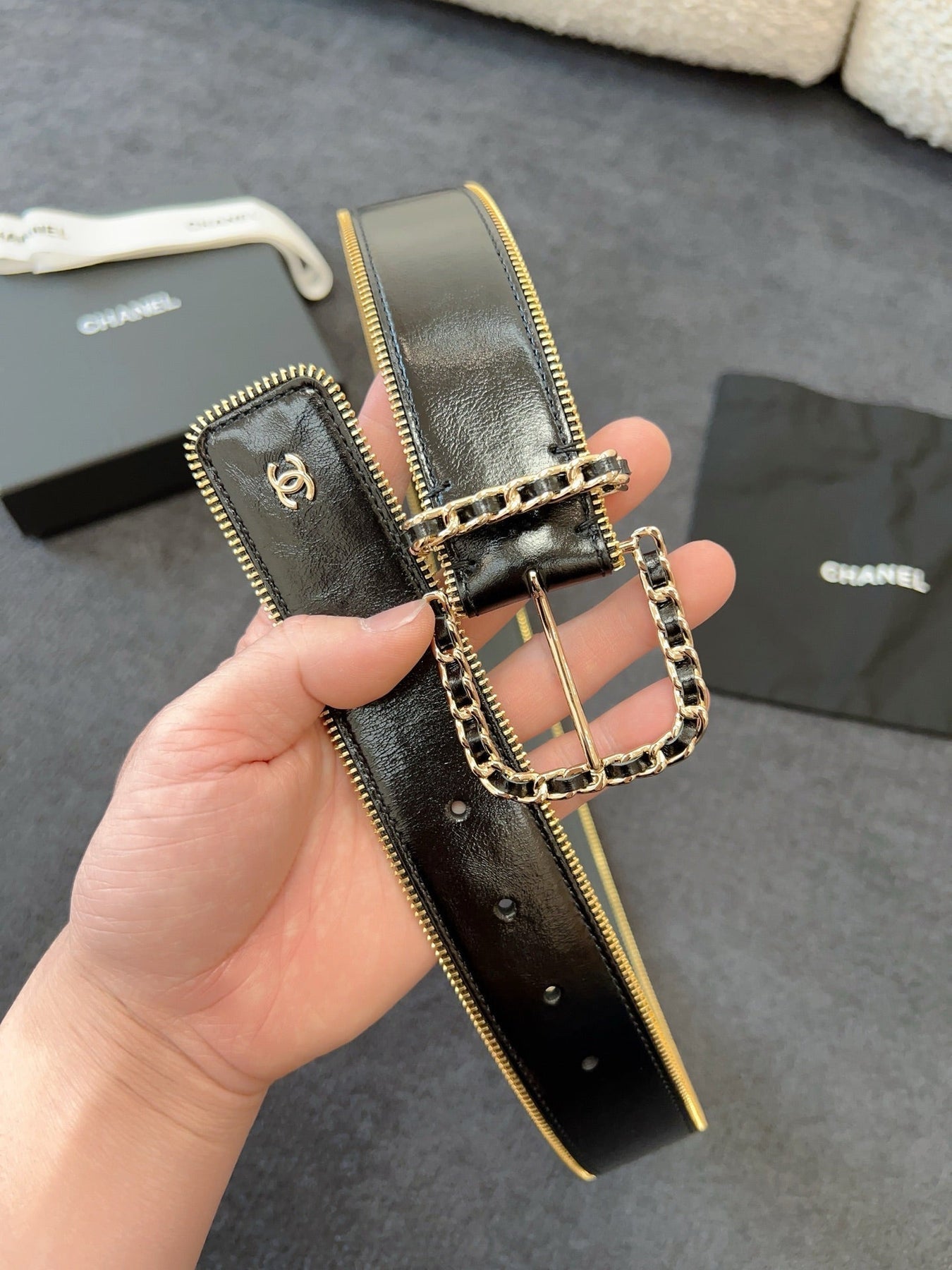 BELT 40MM IN BLACK CALFSKIN WITH INTERWOVEN CHAIN BUCKLE ZIPPER IN TRIM GOLD HARDWARE