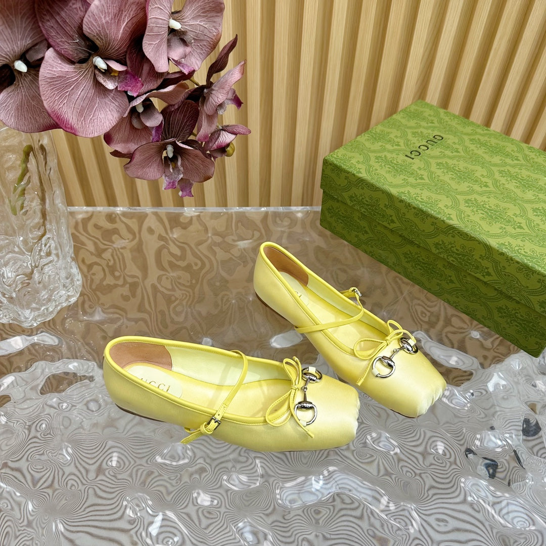 BALLET FLAT IN LIGHT YELLOW SILK WITH SILVER HARDWARE