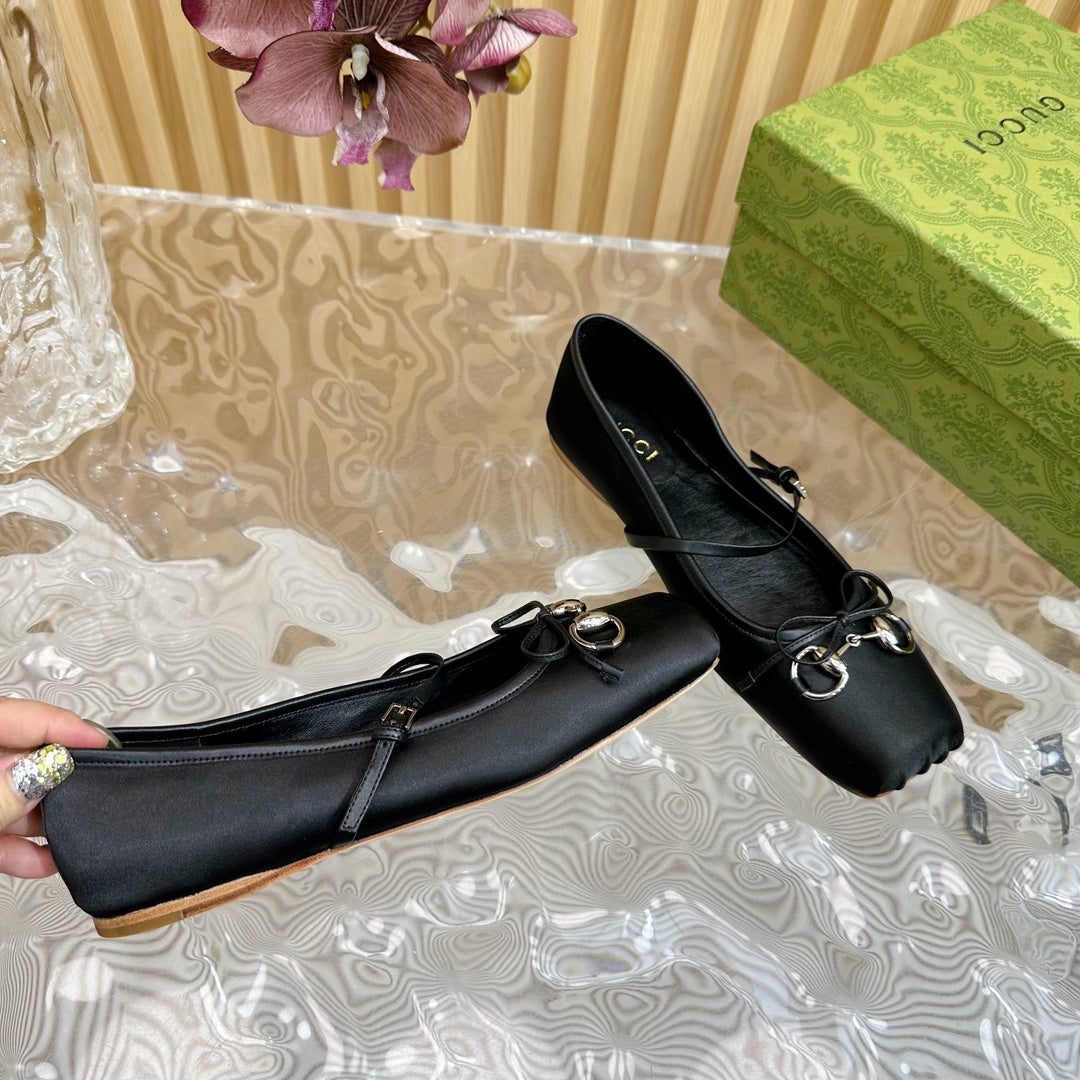 BALLET FLAT IN BLACK SILK WITH SILVER HARDWARE