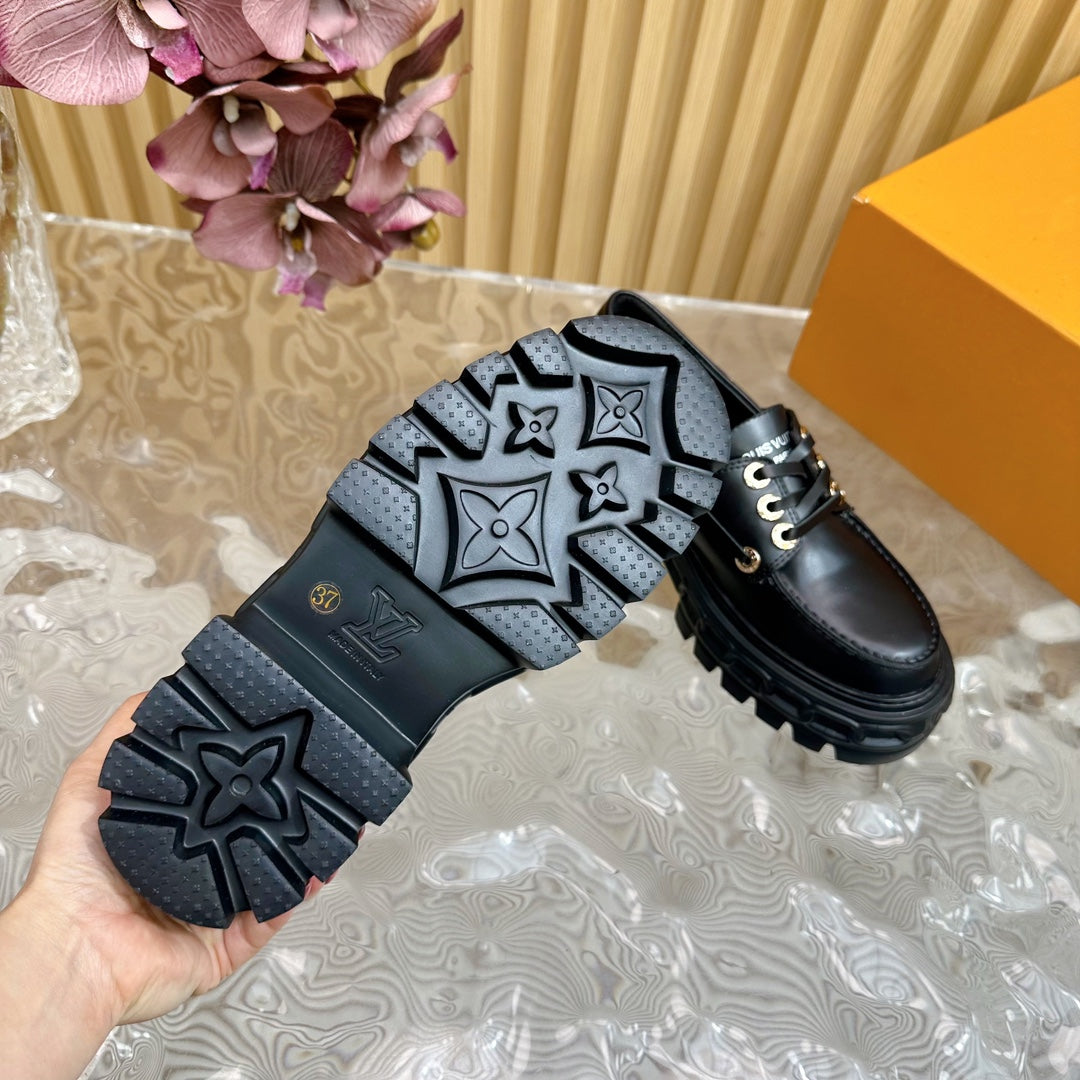 LV RECORD BOAT SHOE IN BLACK GLOSSY CALFSKIN