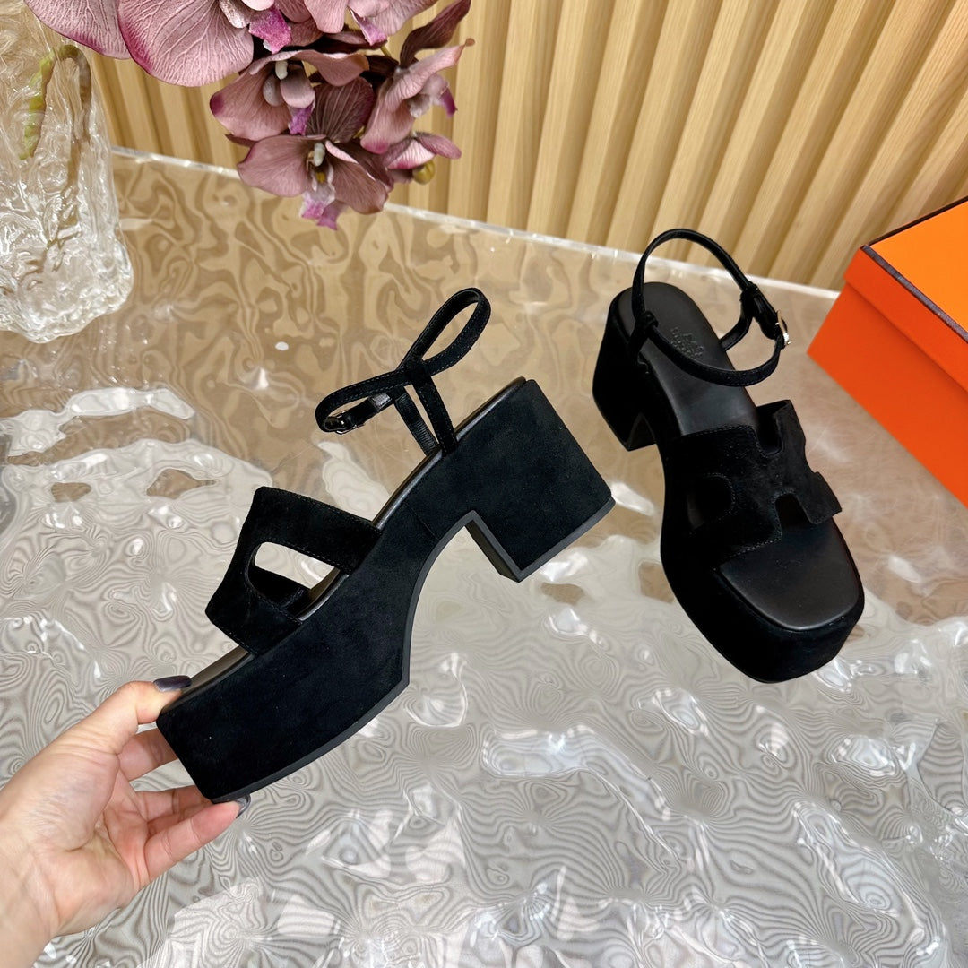 JAM 30 SANDAL IN BLACK VELVET