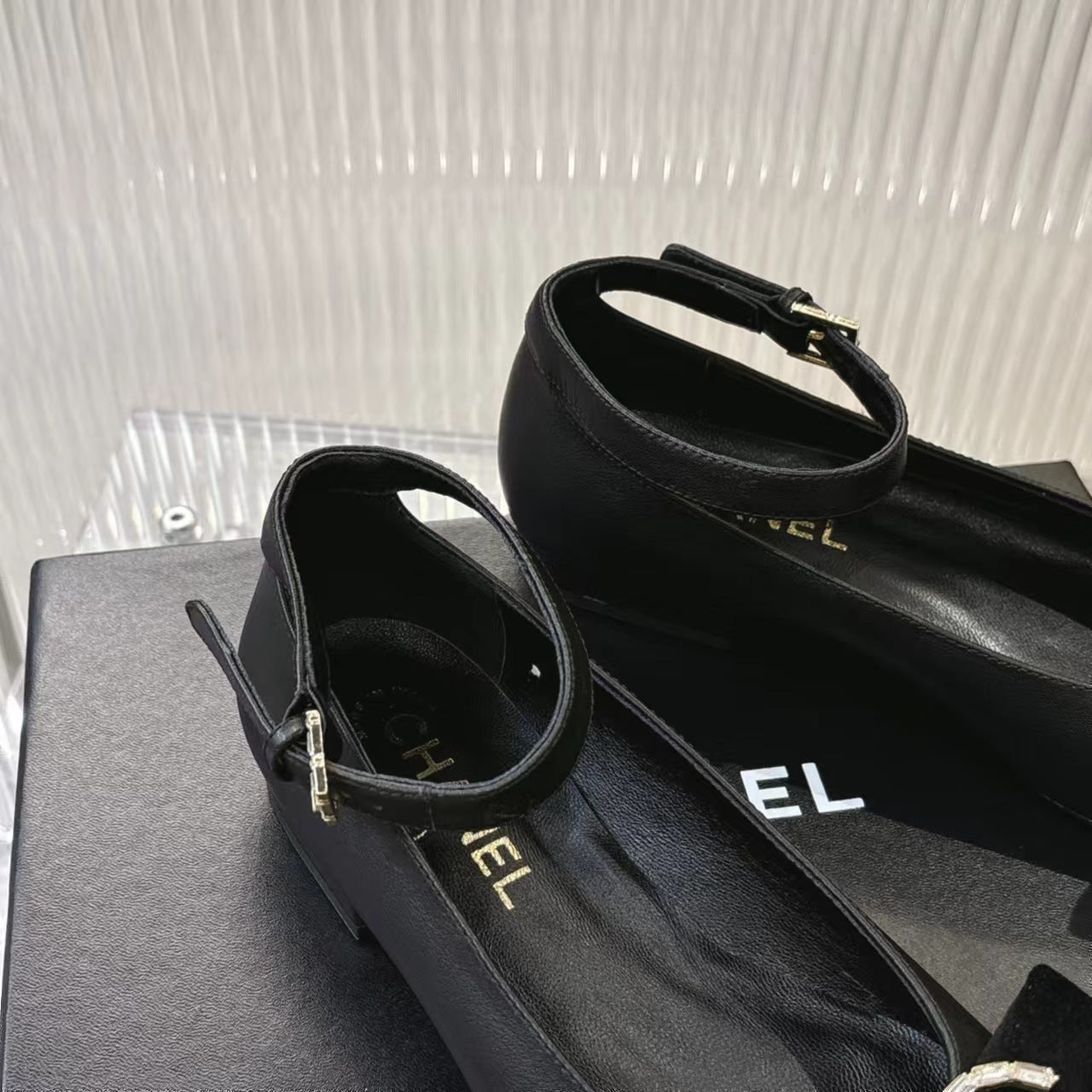 BOW MARY JANE SHOES IN BLACK LAMBSKIN