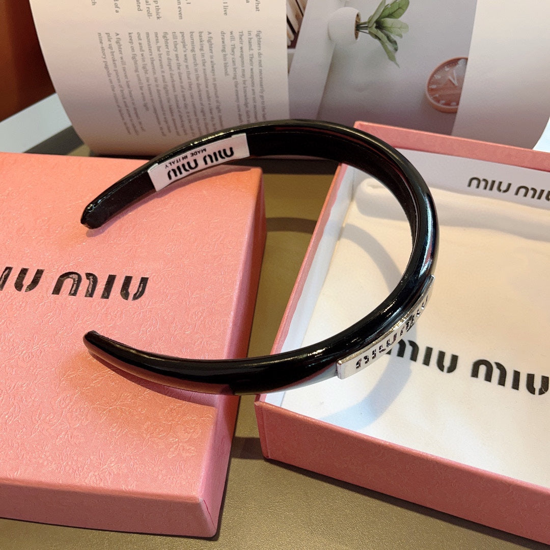 HEADBAND IN BLACK PATENT CALFSKIN SILVER LOGO 427344