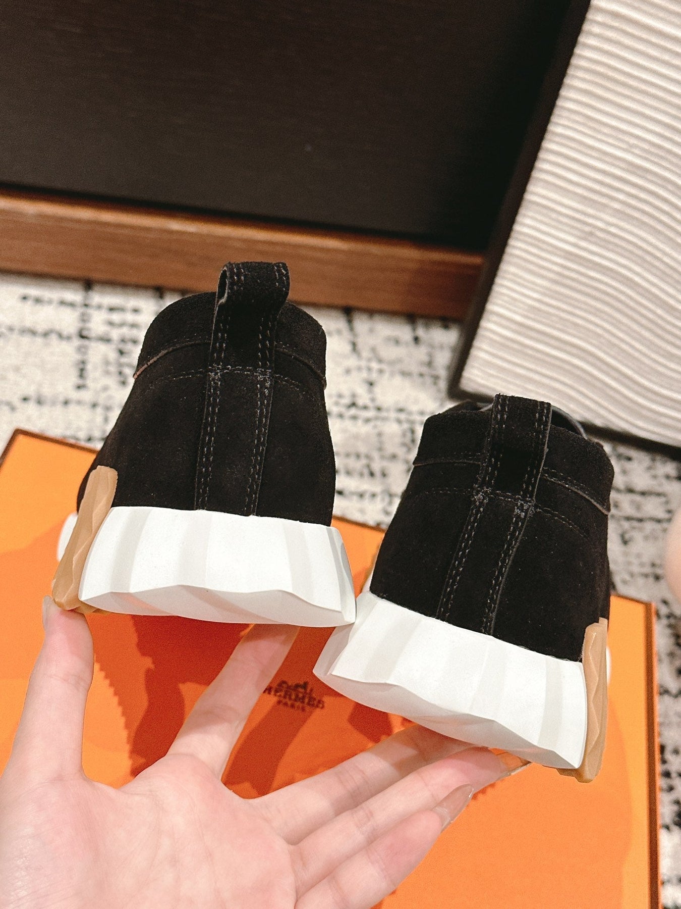 INCREASE SNEAKER IN BLACK SUEDE