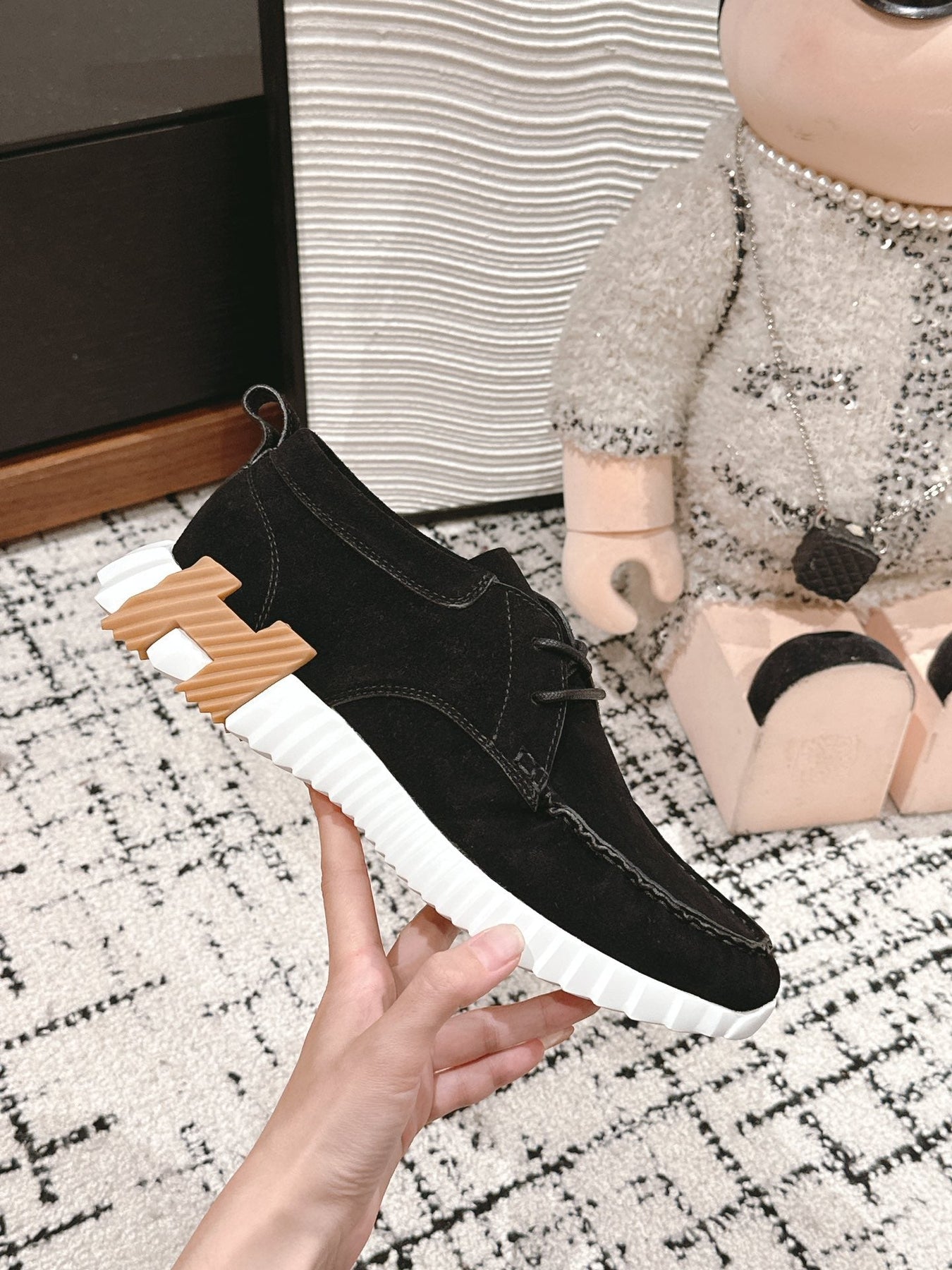 INCREASE SNEAKER IN BLACK SUEDE