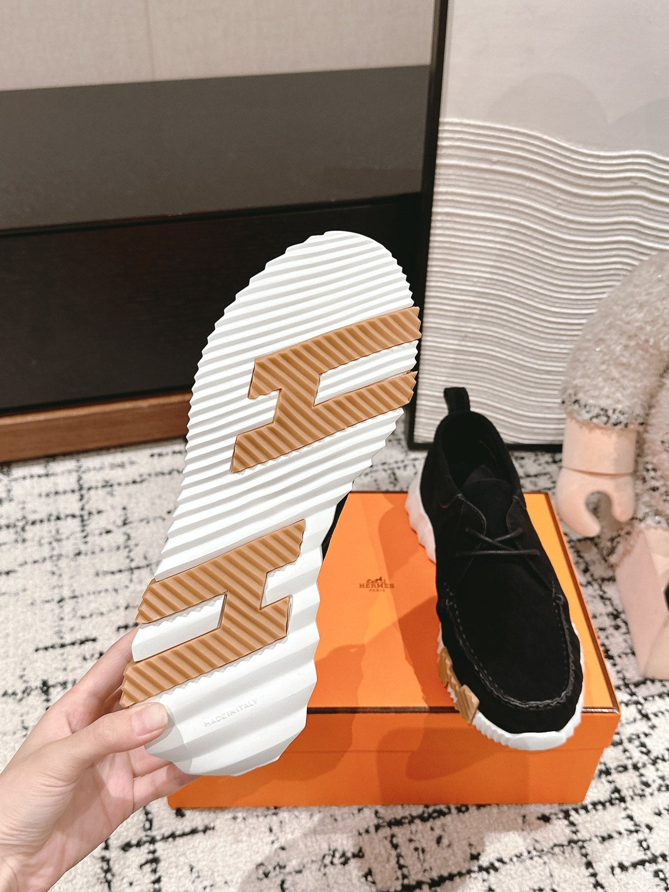 INCREASE SNEAKER IN BLACK SUEDE