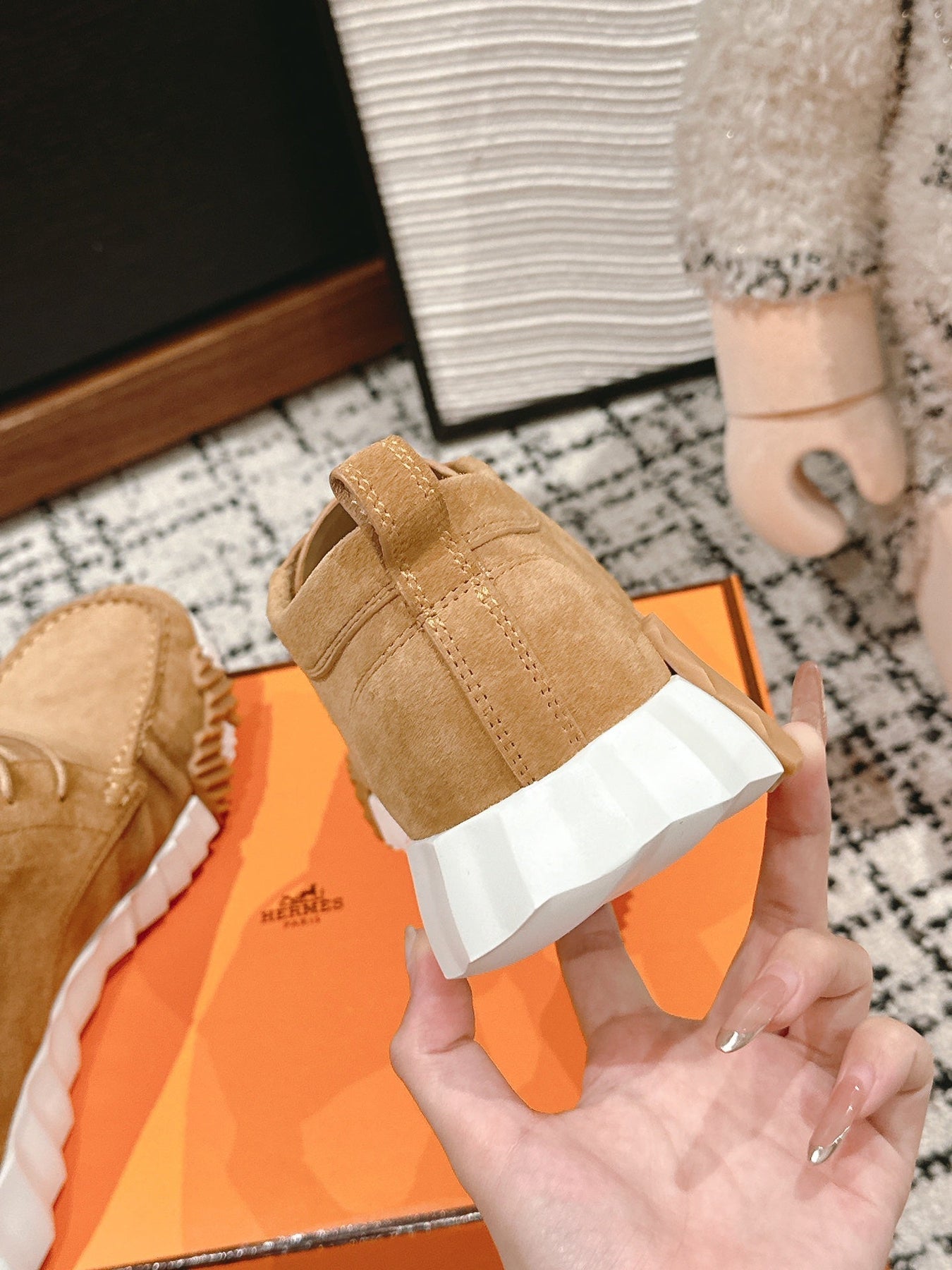 INCREASE SNEAKER IN PEANUT BROWN SUEDE