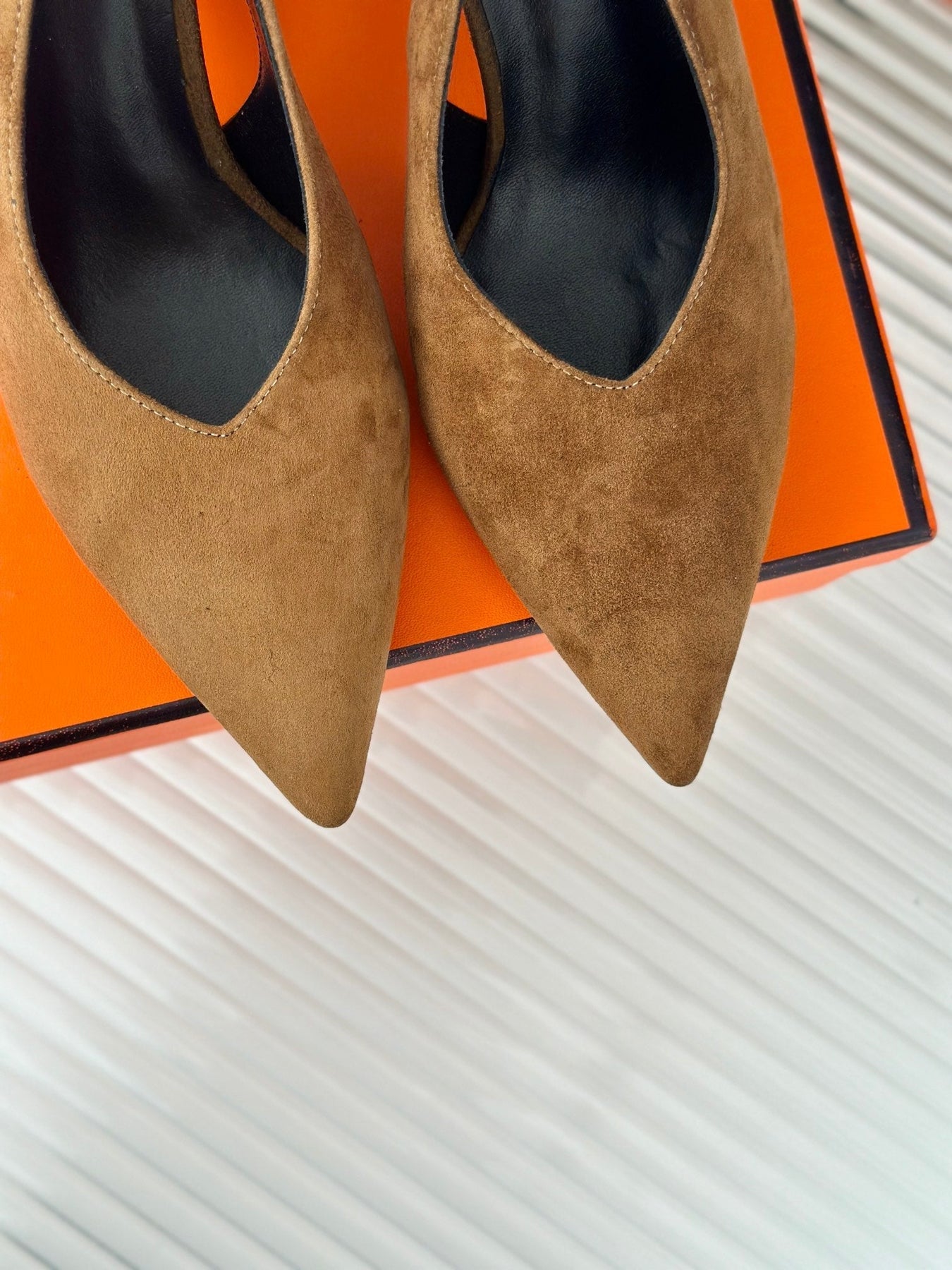 HIGH HEEL 75 MM POINTED- TOE SANDAL IN CIDER BROWN SUEDE