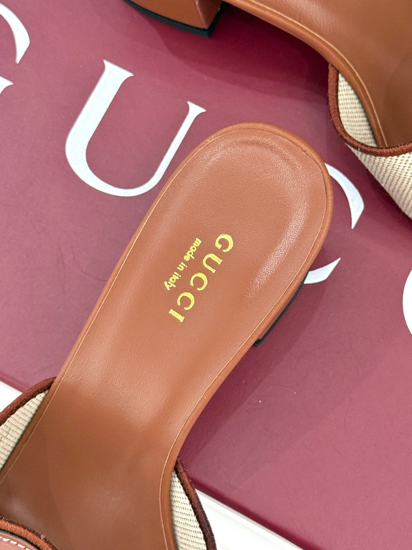 MID-HEEL MULE IN BROWN CALFSKIN AND CREAM WHITE FABRIC